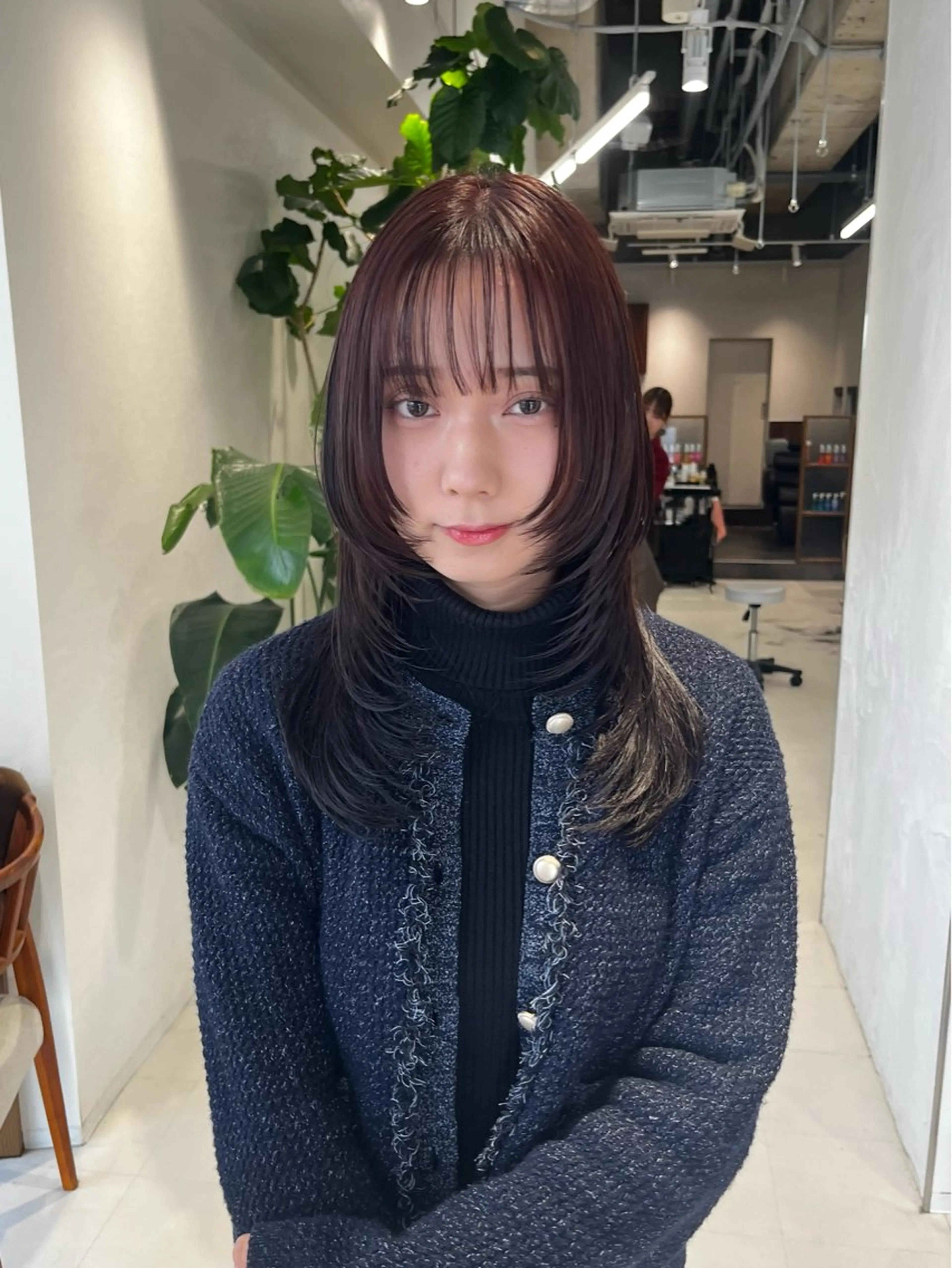 セミロング カラー ブラウンカラー ラベンダーカラー ラベンダーブラウン レイヤーカット カット ヘアカラー トリートメント レイヤーカット/ブラ ウンカラー/河野凜のヘアスタイル