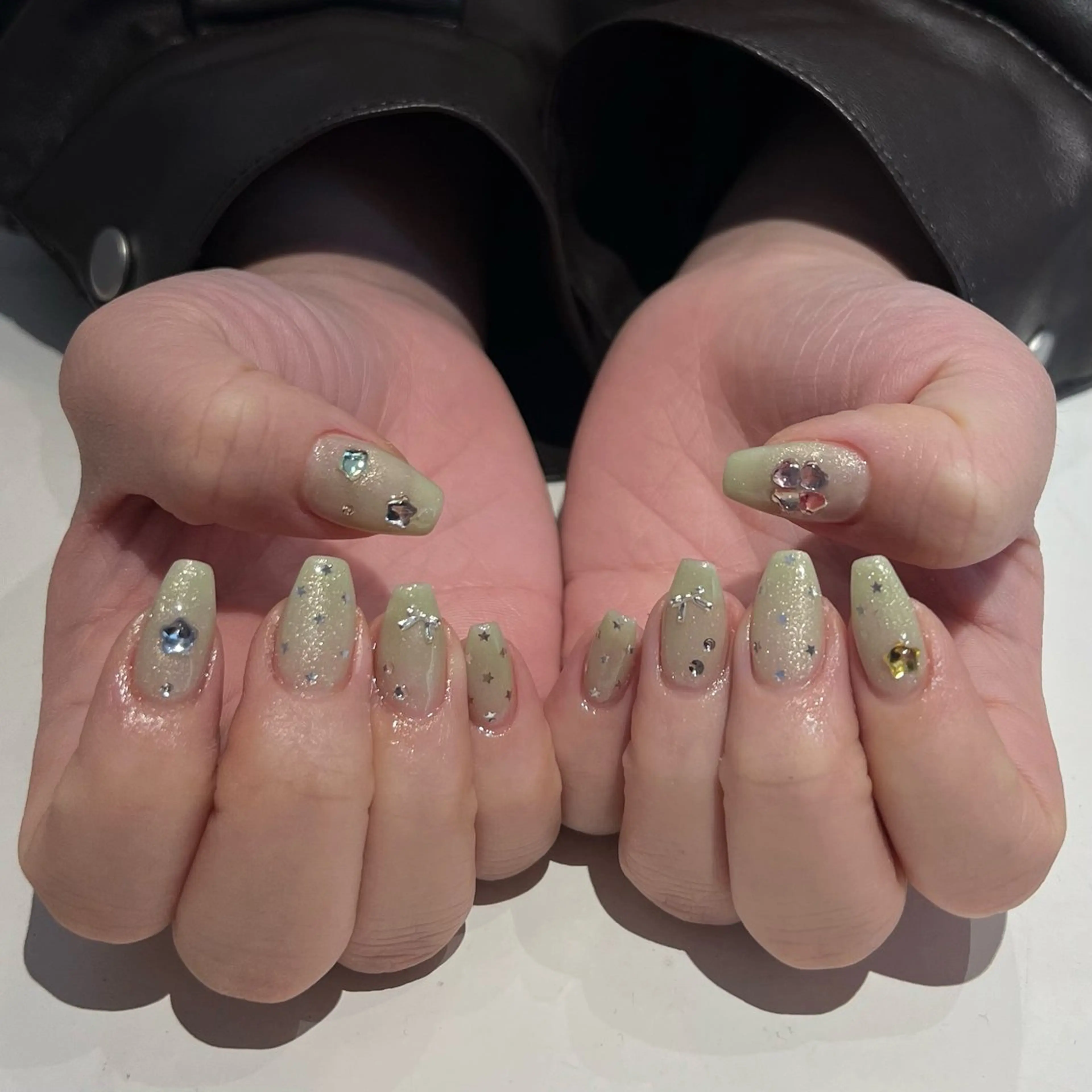 ネイル ハンドネイル 高橋 麻里子のネイルデザイン