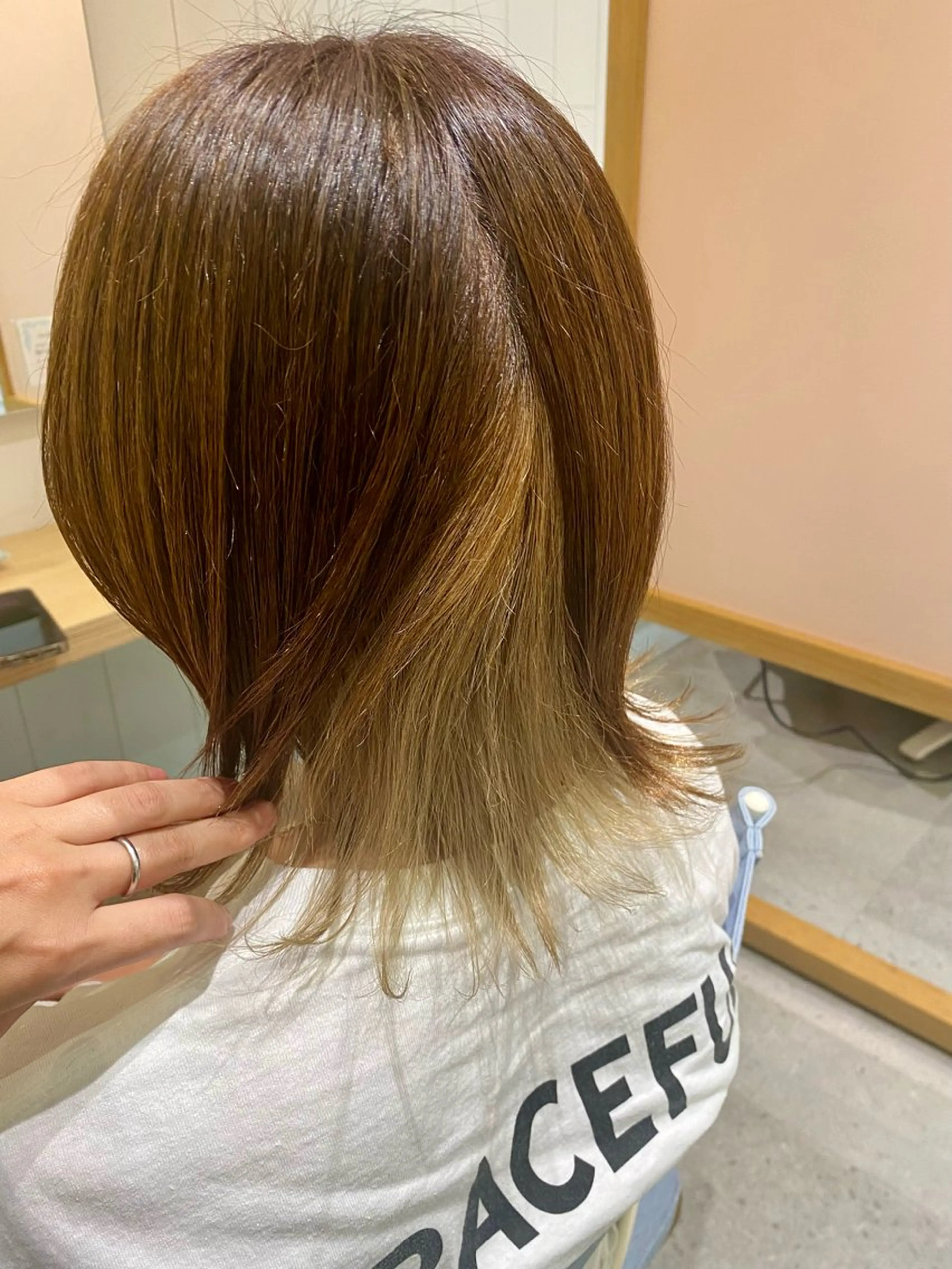 カラー ベージュカラー ブリーチ メンズパーマ・ カット モリヤ🌺のヘアスタイル