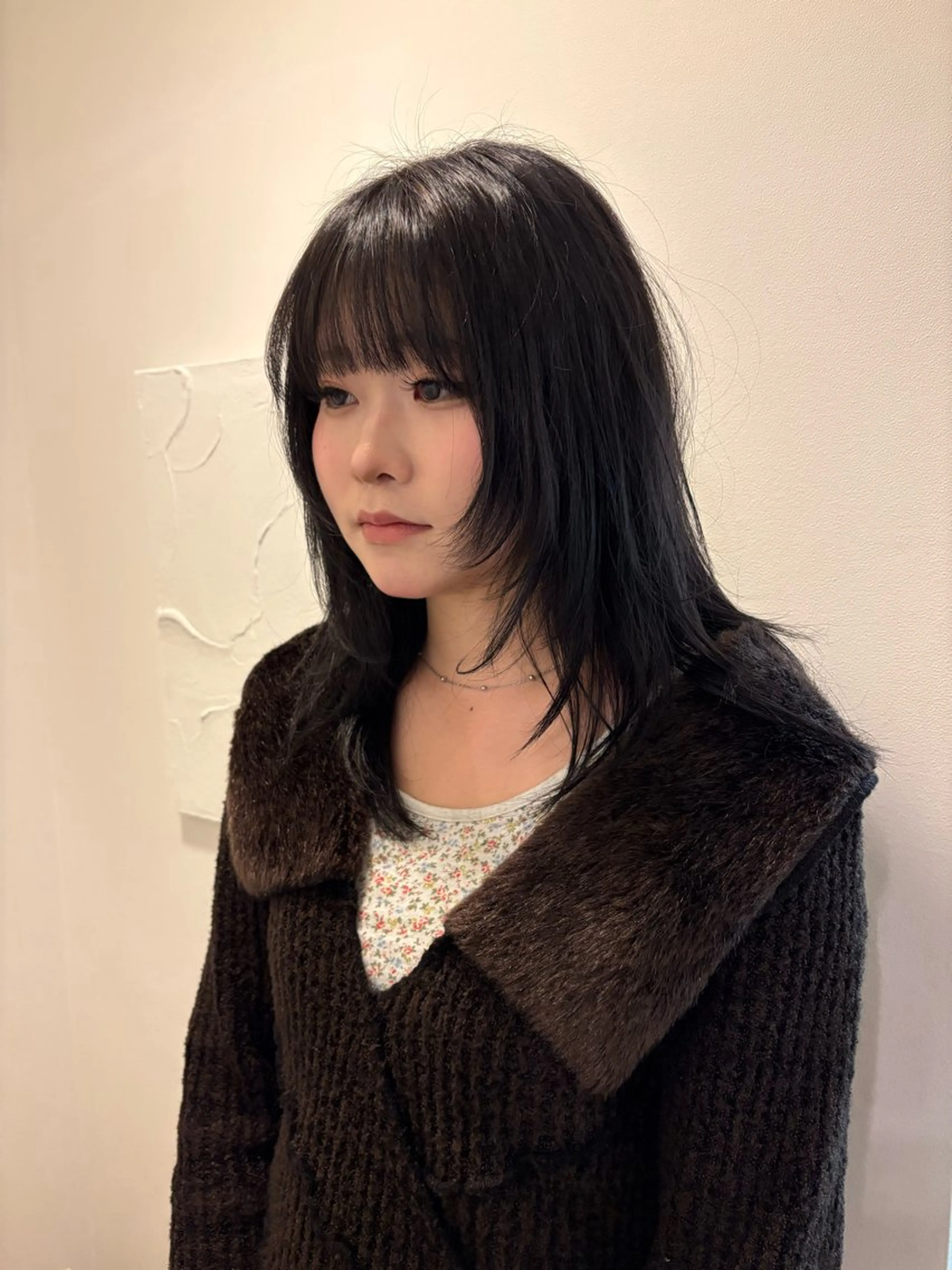 セミロング カラー ブリーチ ラベンダーカラー 顔周りカット レイヤーカット ヘアカラー 峰尾 陽斗のヘアスタイル