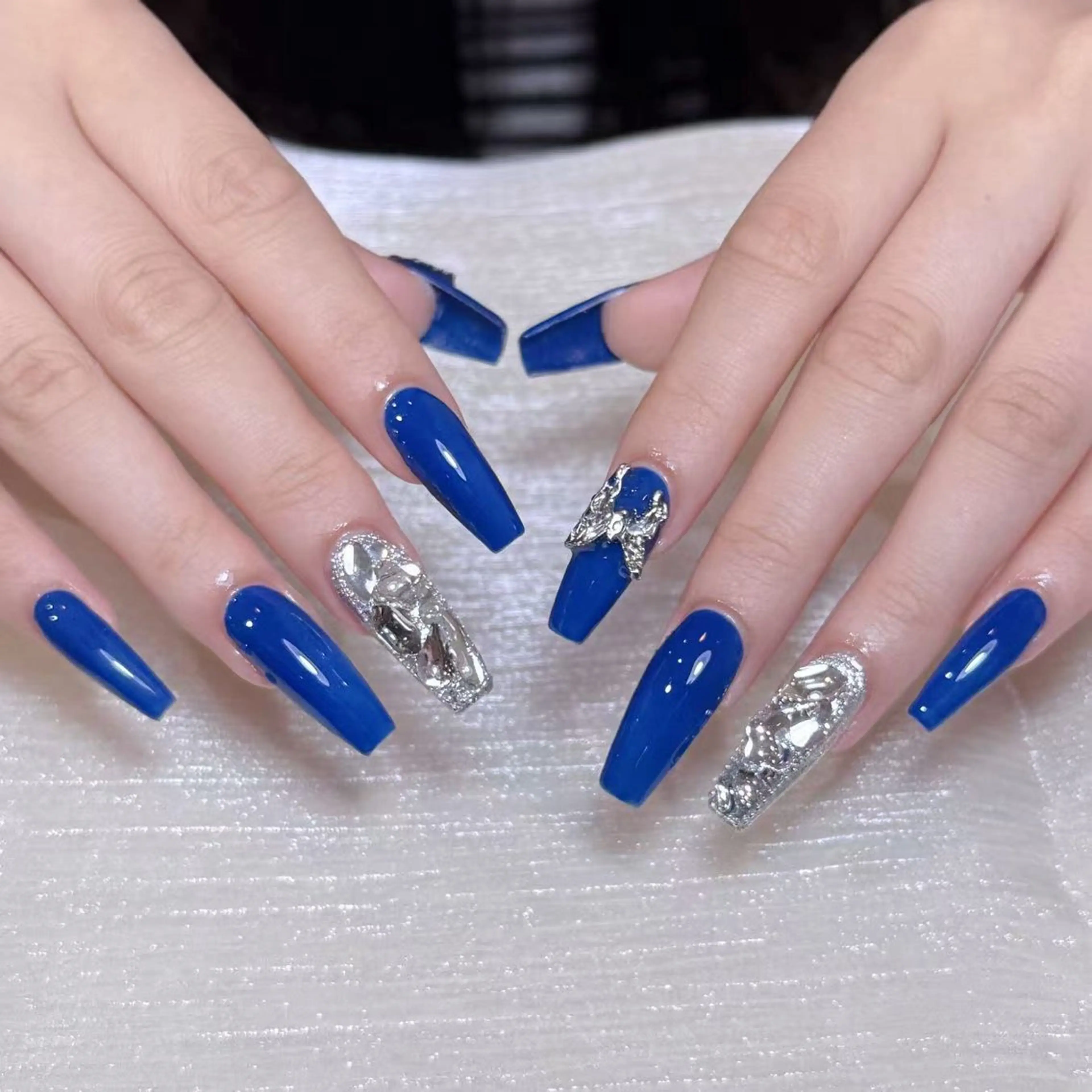 ネイル アートネイル オーロラネイル キラキラネイル 韓国ネイル マグネットネイル ハンドネイル ハンドケア Plenty 💞のネイルデザイン