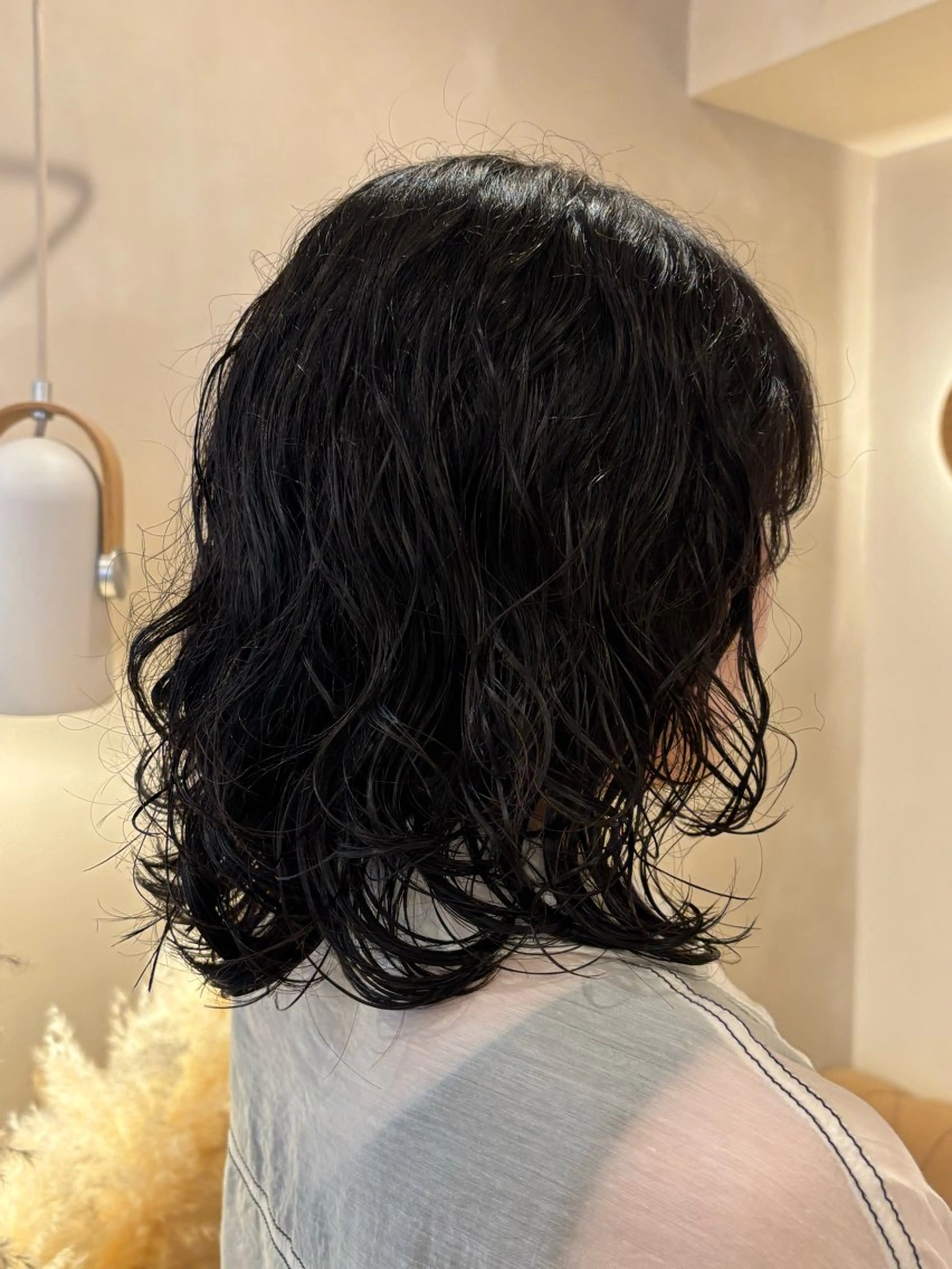 ミディアム パーマ ミディアムパーマ レイヤーカット カット パーマ シンバヒナノ/パーマ レイヤー/髪質改善のヘアスタイル