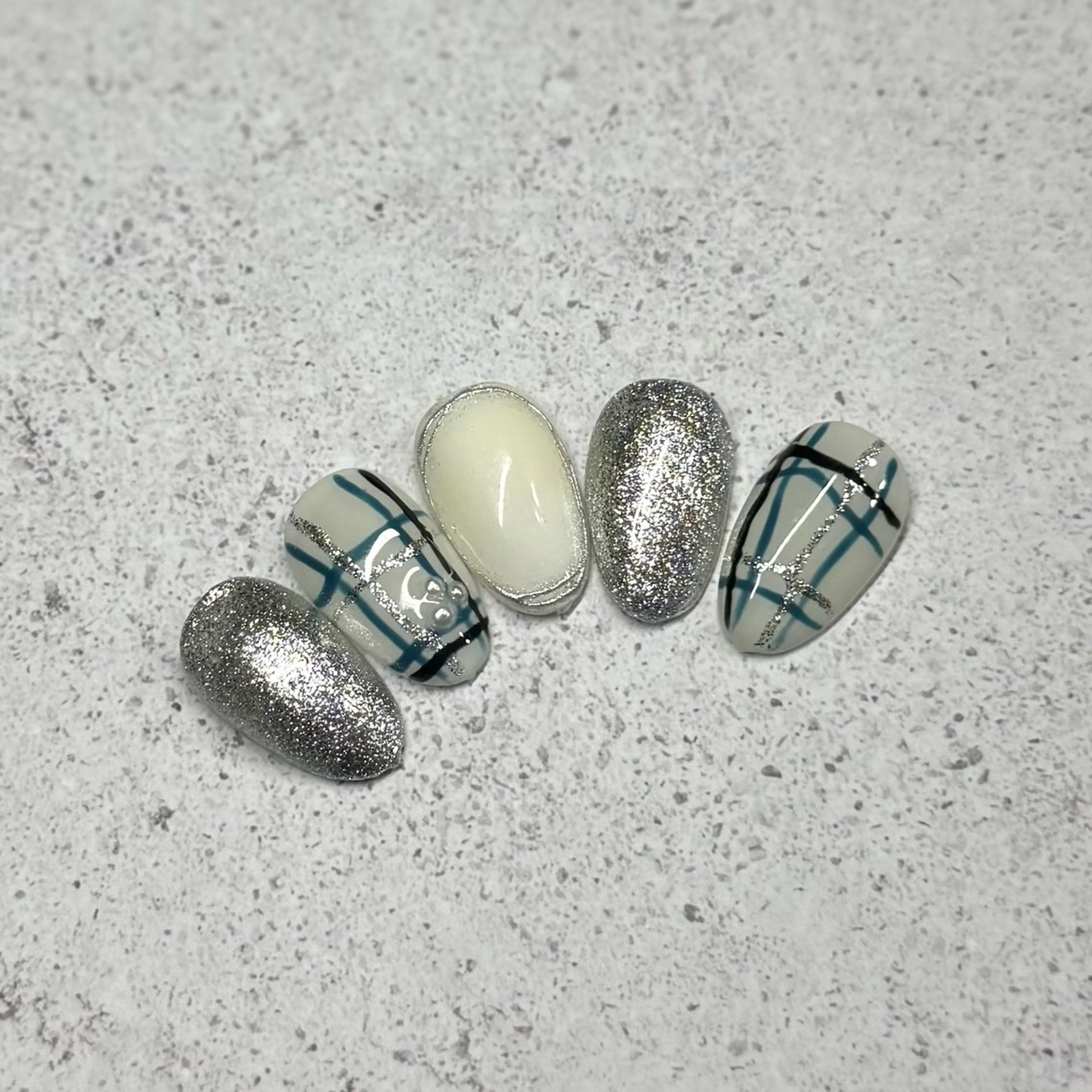 ネイル シルバー ハンドネイル Nabi 進藤彩のネイルデザイン