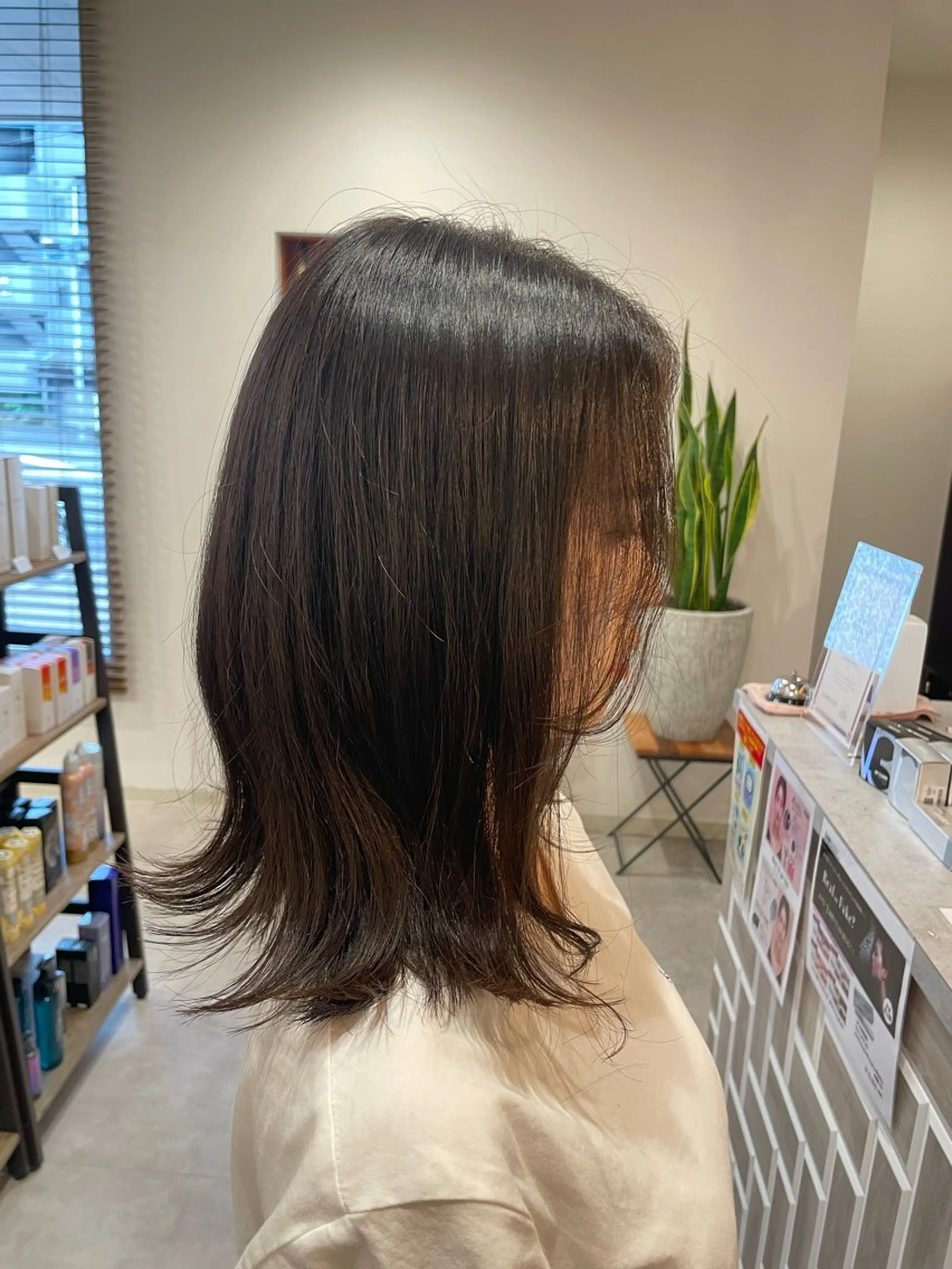 セミロング カラー パーマ やまこし 美裕樹のヘアスタイル