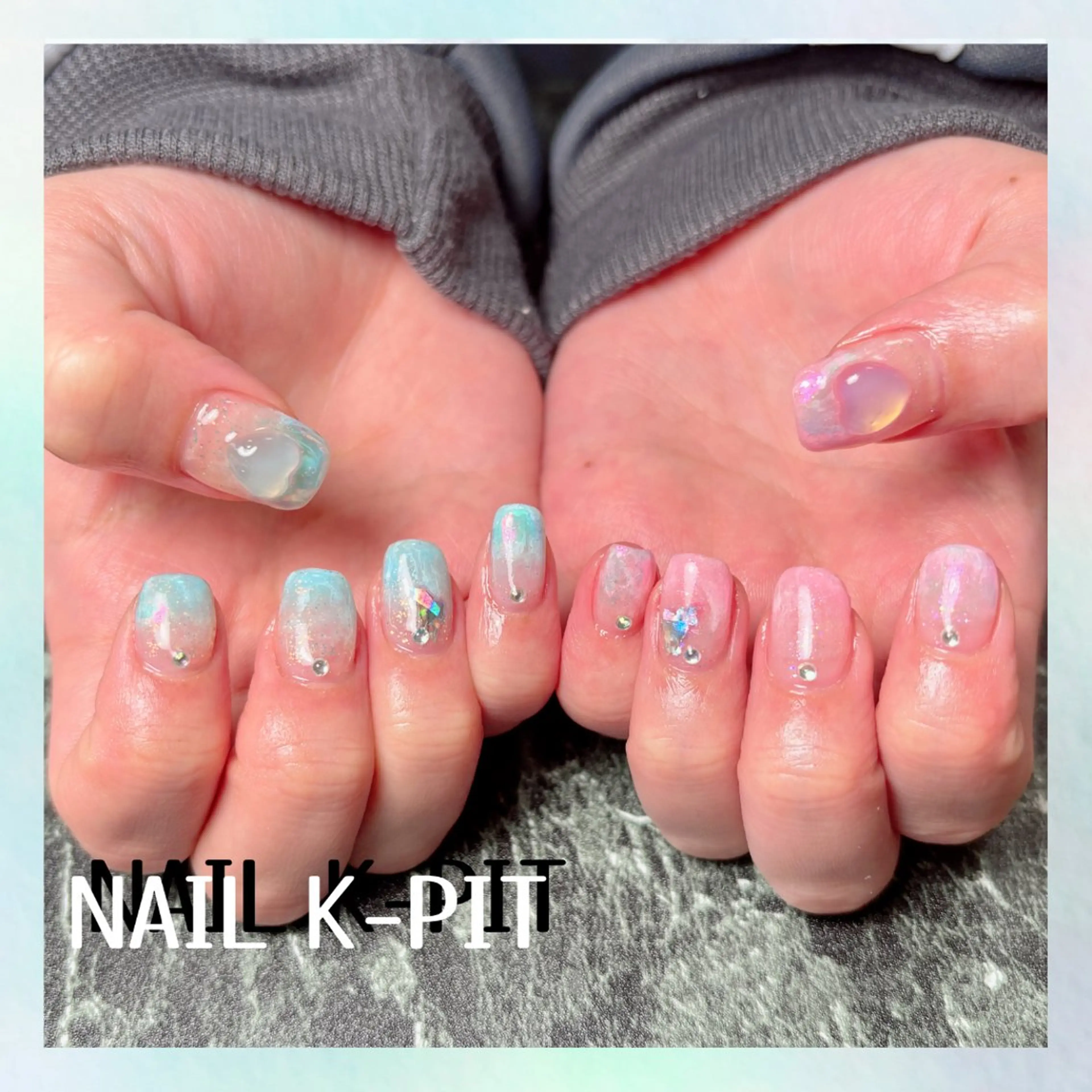 ネイル オーロラネイル ブルー グラデーション ピンク ハンドネイル NAIL K-PIT ネイル ケーピットの眉毛・アイブロウイメージ