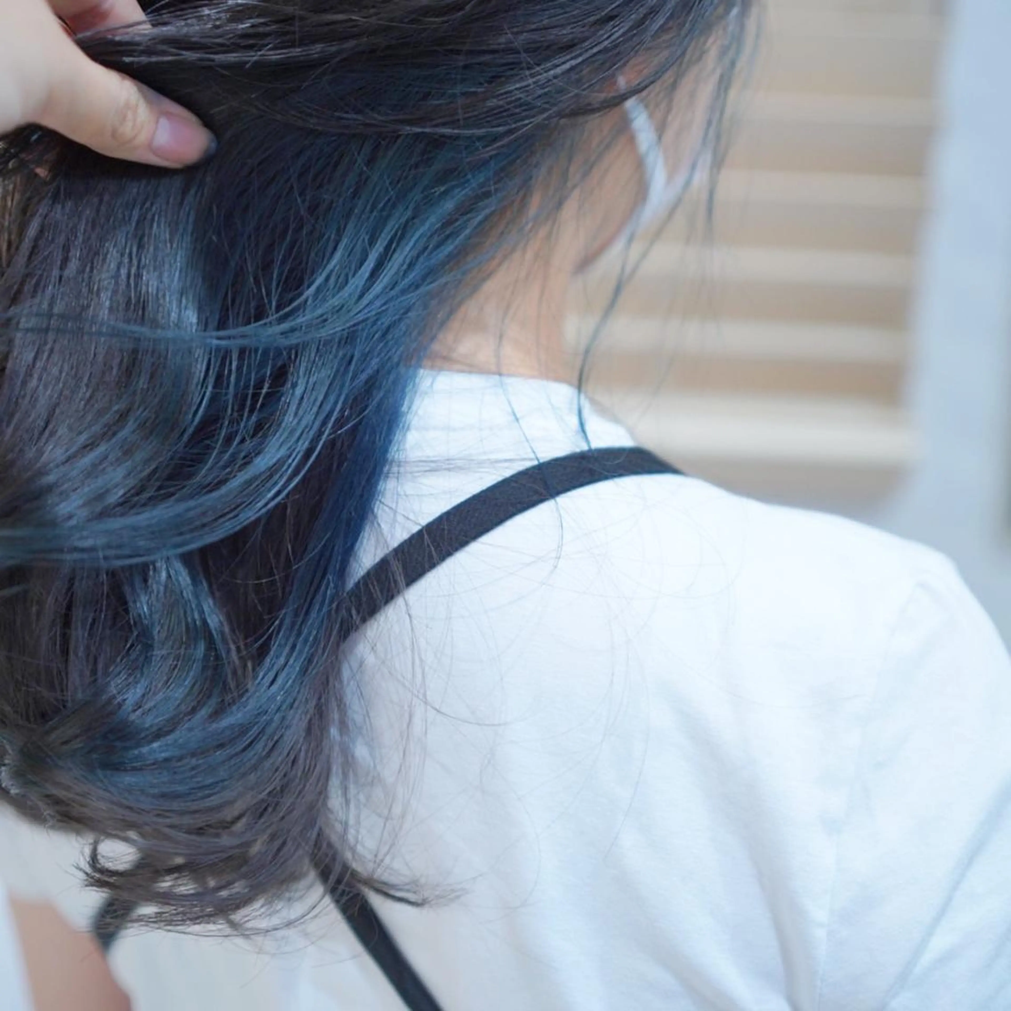 ロング カラー ブリーチ ブルーカラー イルミナカラー インナーカラー 伊藤 玲衣のヘアスタイル