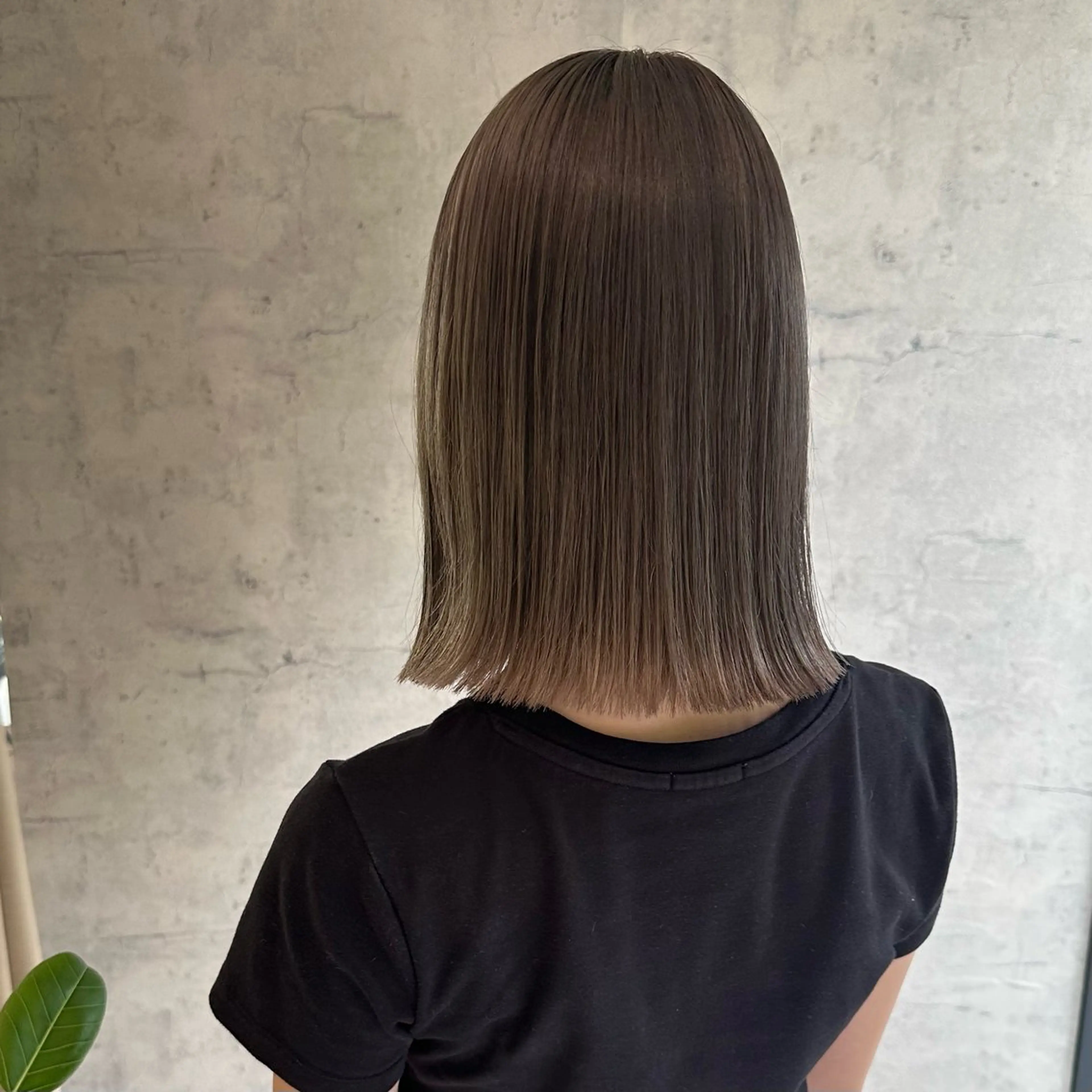 ミディアム カラー ブリーチ グレージュ カット ヘアカラー トリートメント 平野恵/透明感カラー ブリーチ/ボブのヘアスタイル