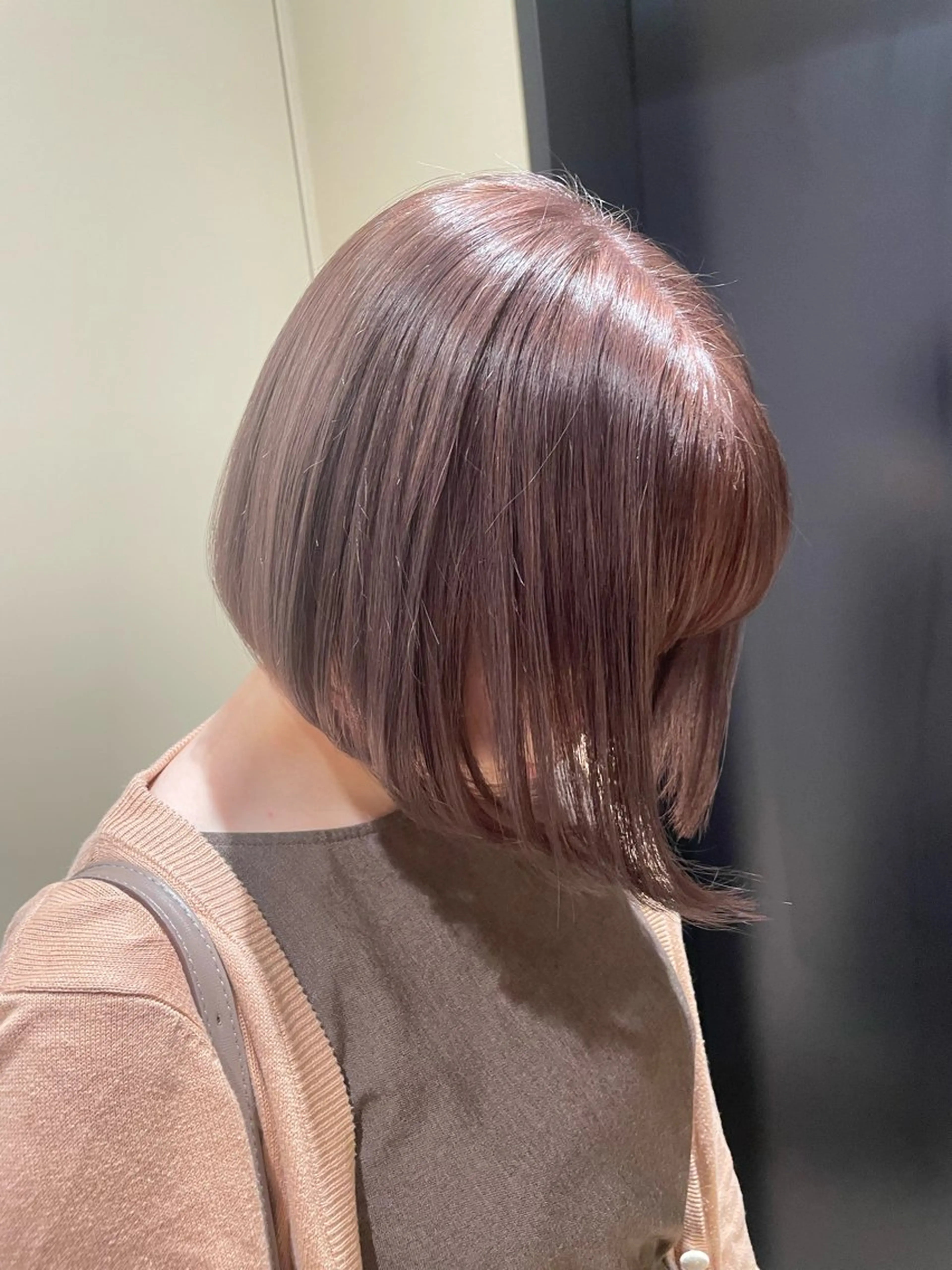 ショート カラー カット ヘアカラー トリートメント ミルクティー× グレージュMOMOのヘアスタイル