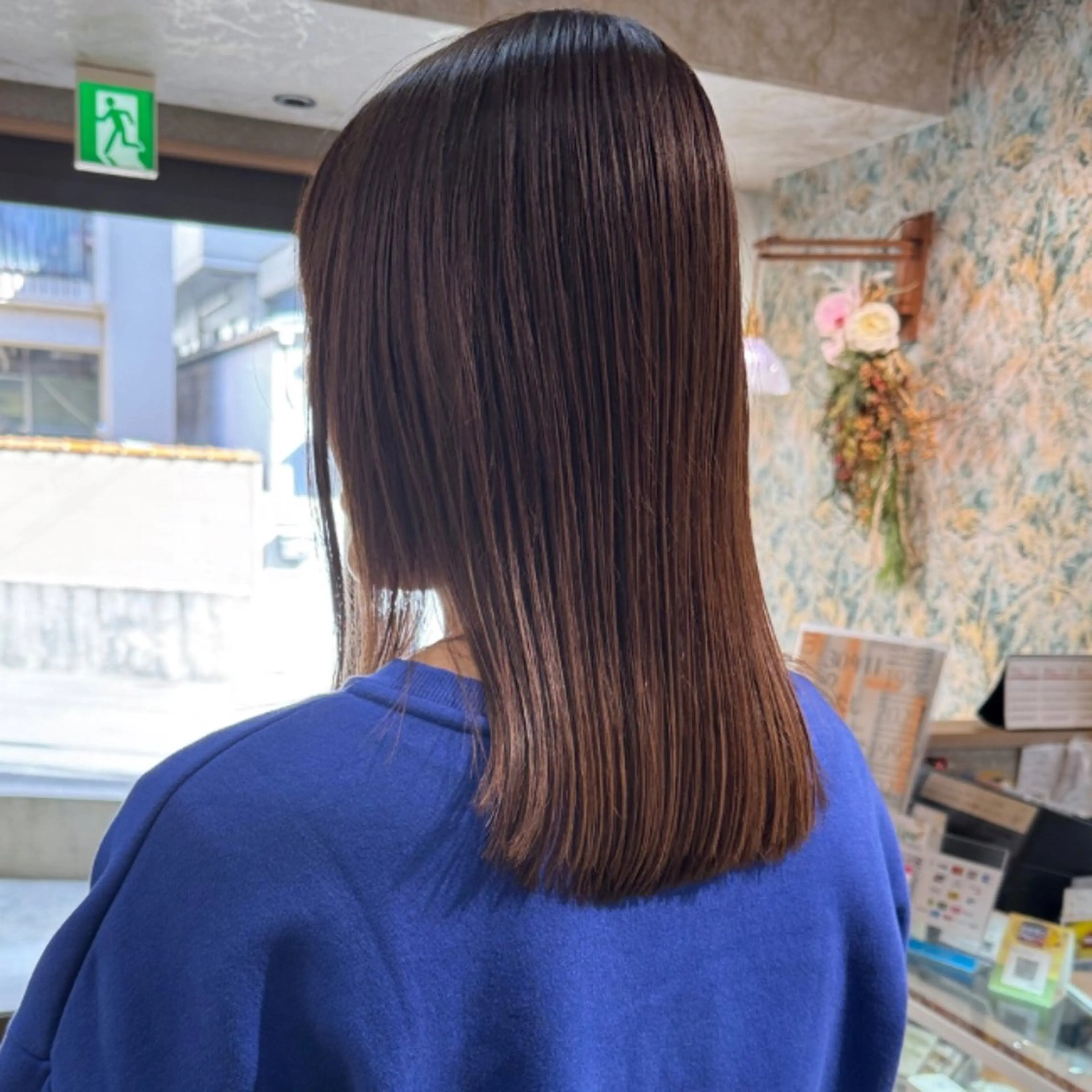 セミロング カラー トリートメント カット ヘアカラー トリートメント Unique ユニークのヘアスタイル