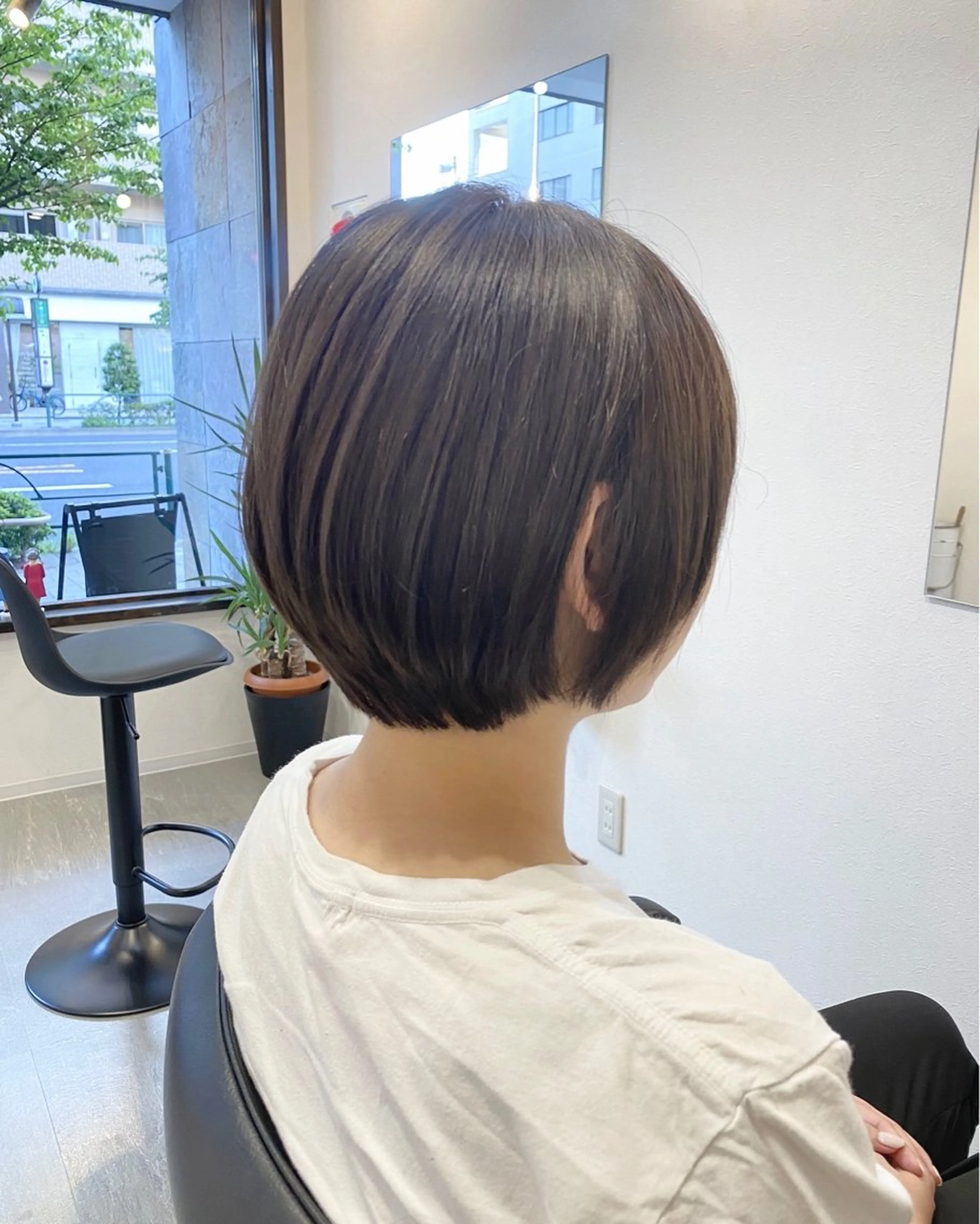 ショート カラー ショートボブ ベージュカラー 透明感カラー グレージュ ボブ ヘアカラー conne& ririのヘアスタイル