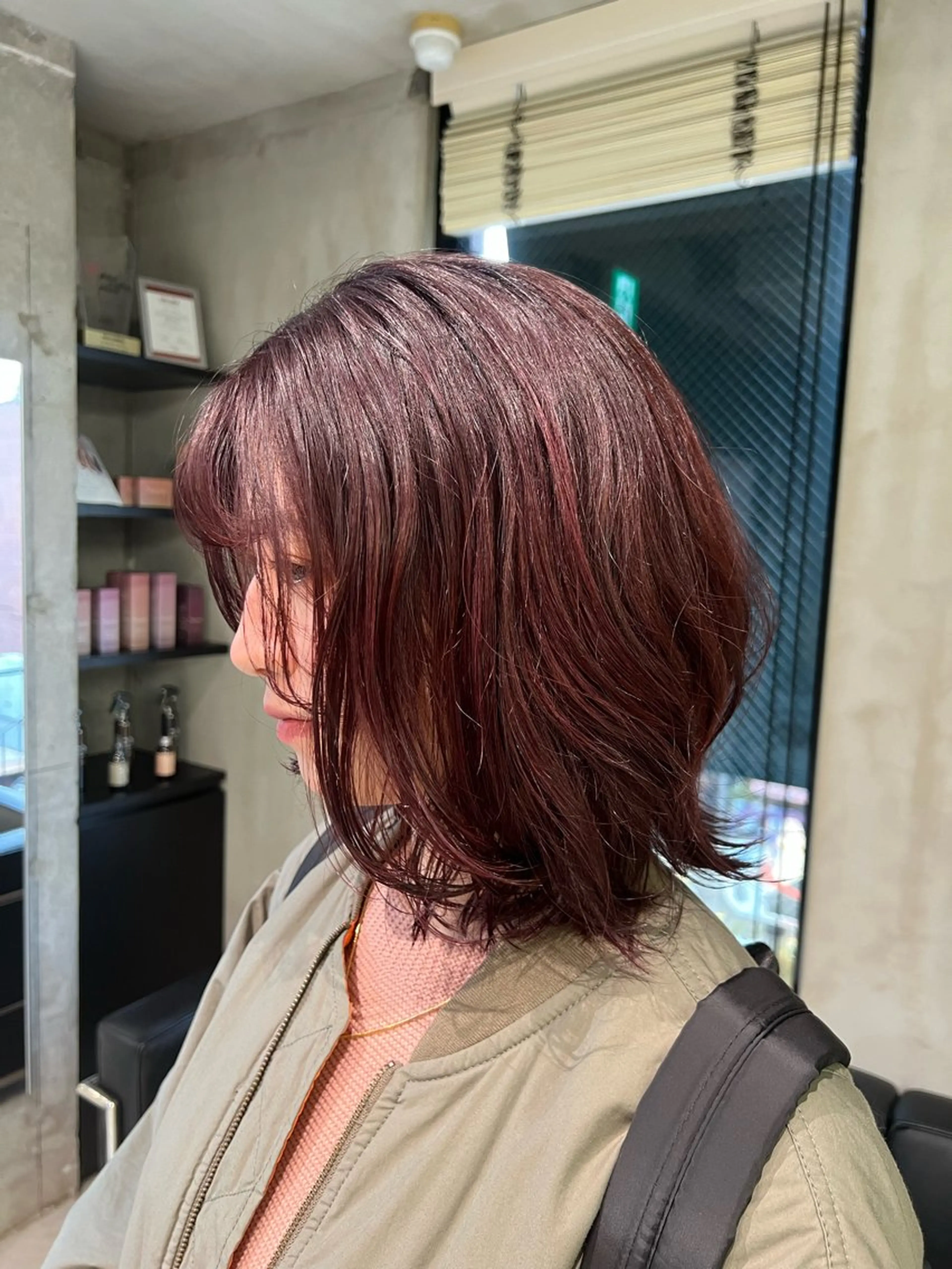 ミディアム カラー ピンクカラー ピンクパープル パープルカラー ヘアカラー ハイライト/白髪ぼか し/臼田さりな🌹のヘアスタイル