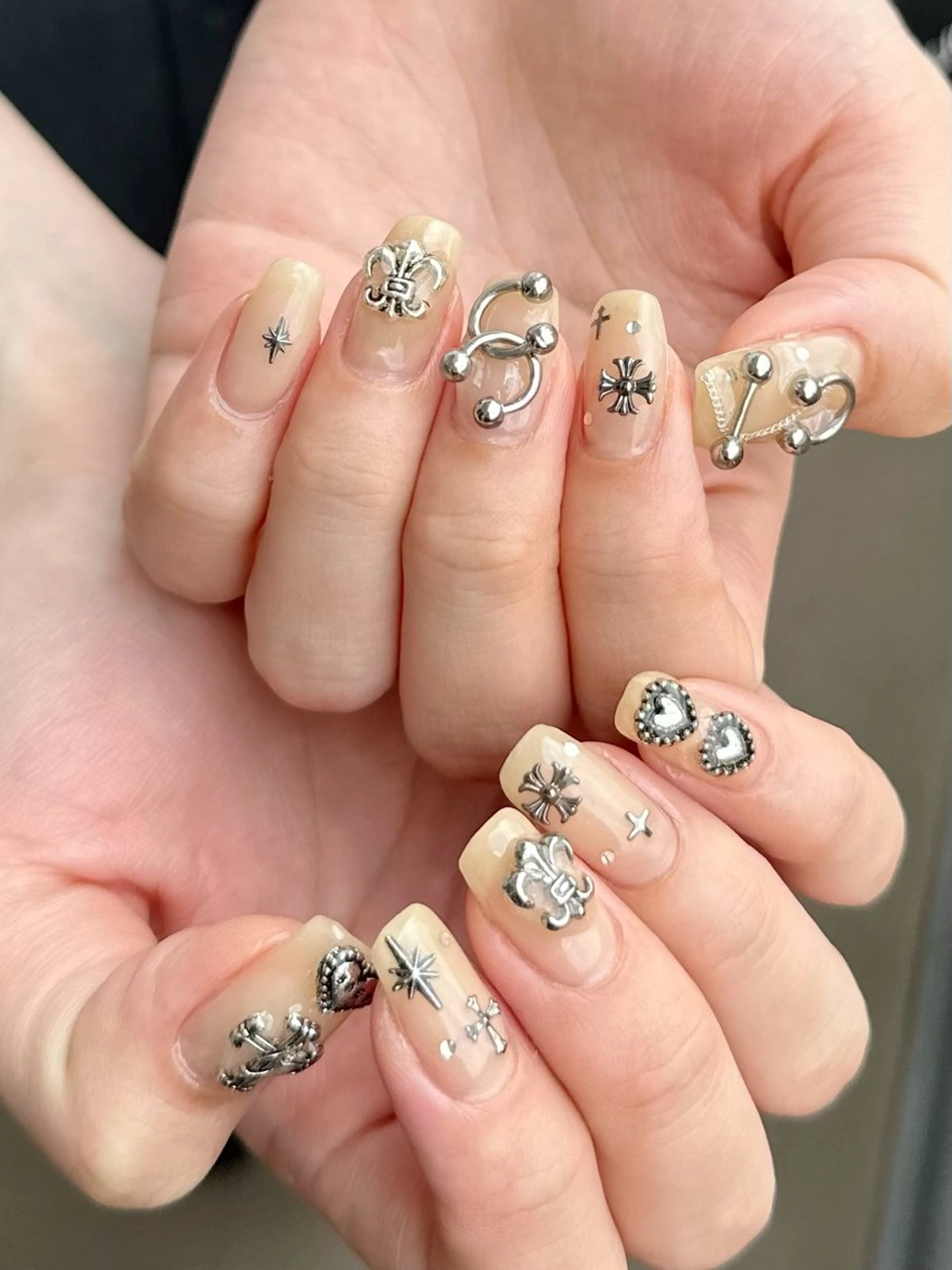 ネイル 新山 聖のネイルデザイン