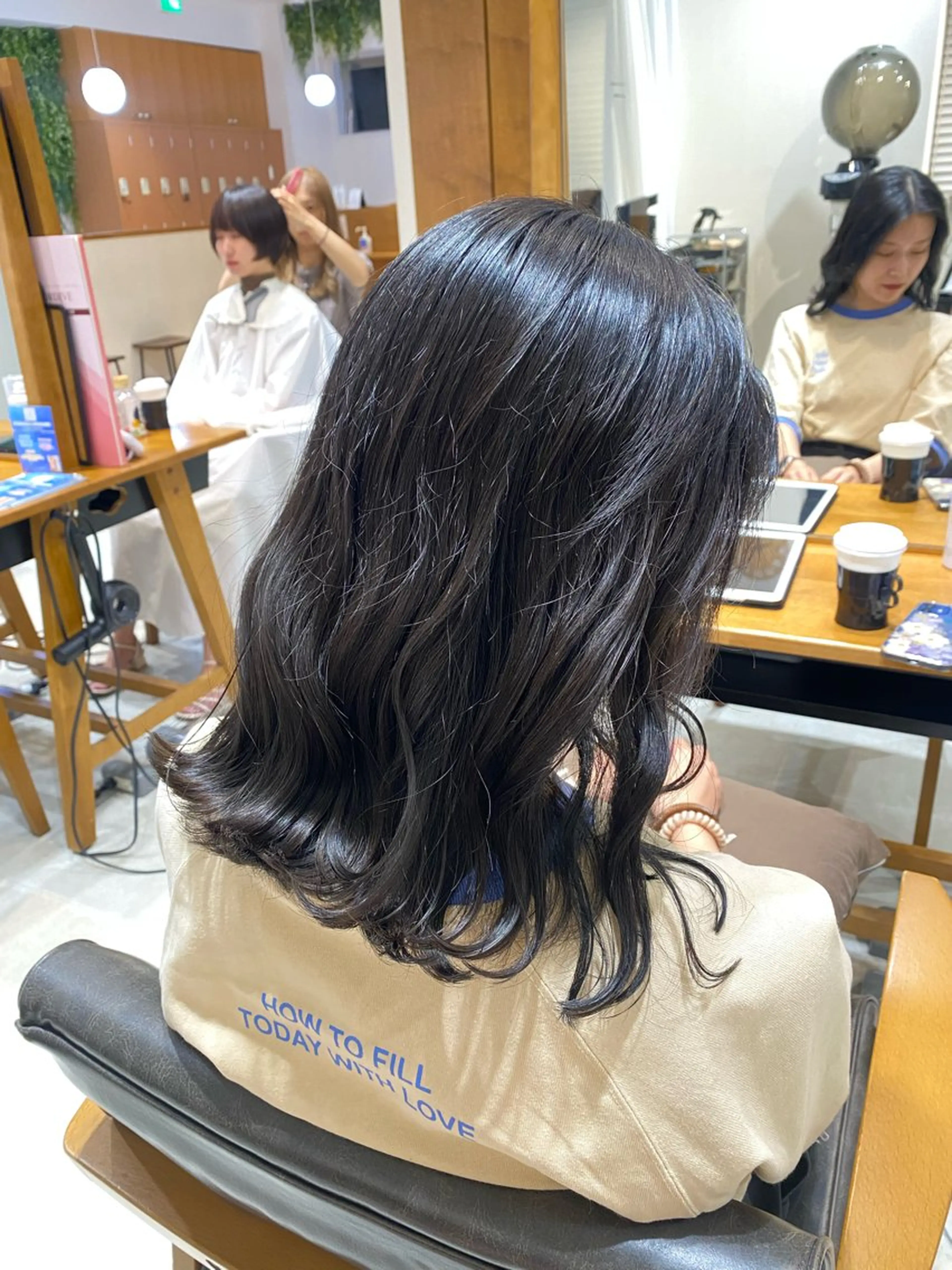 ミディアム カラー mei / レイヤー 顔まわり 🤍のヘアスタイル