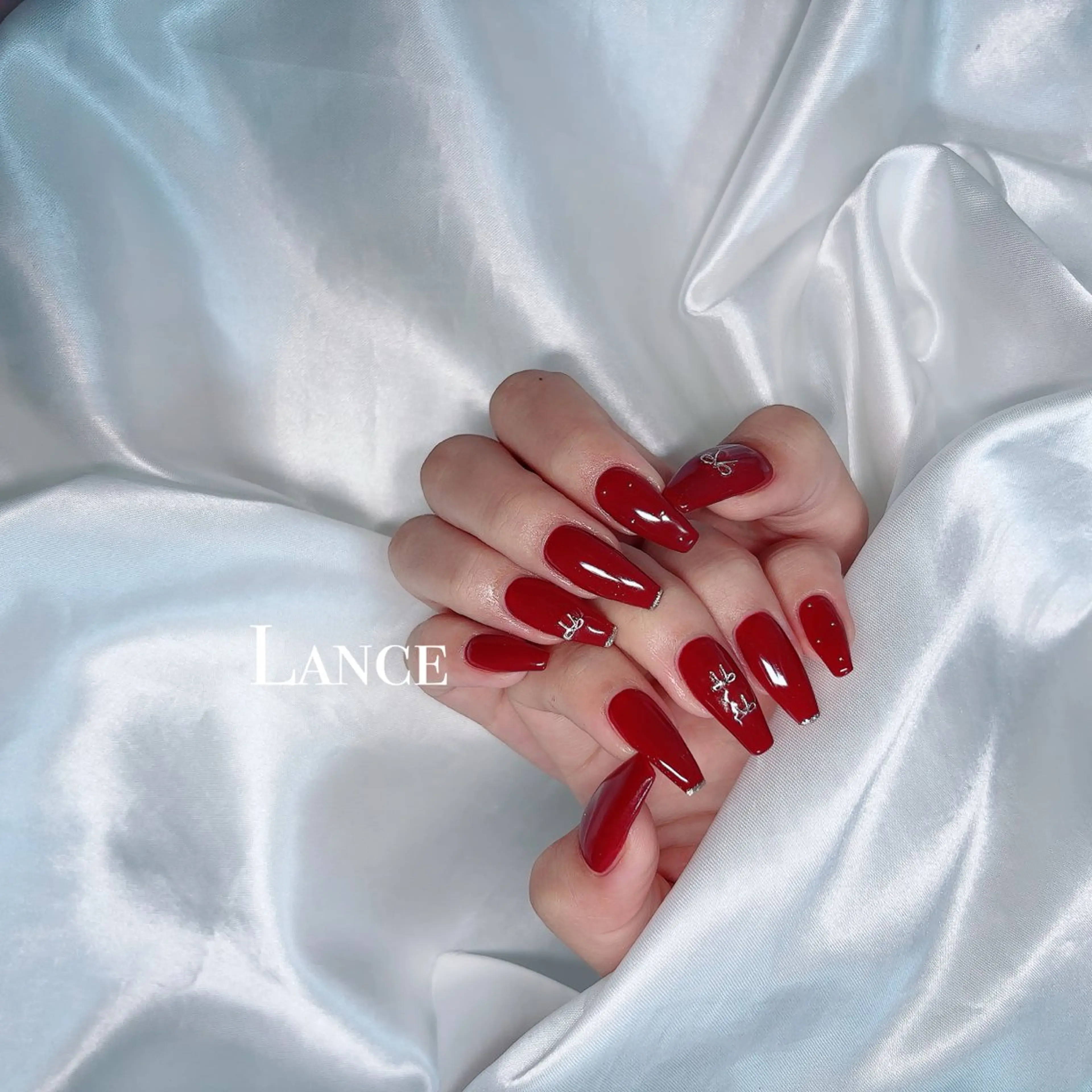 ネイル オーロラネイル フットネイル フレンチネイル キラキラネイル 韓国ネイル ハンドネイル Lance nailのネイルデザイン