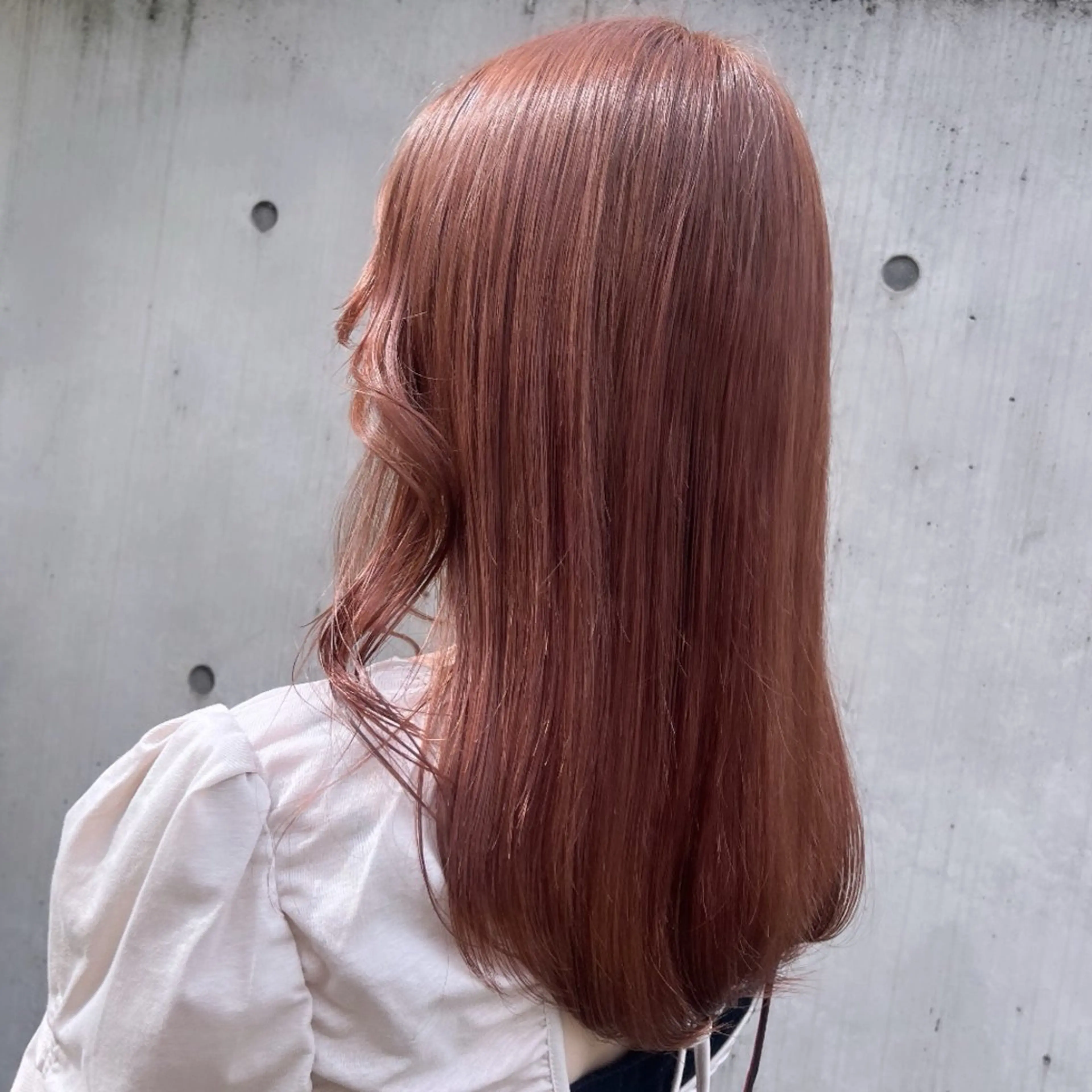 ミディアム カラー ベージュカラー ブリーチ ブラウンカラー ブリーチなしカラー ピンクカラー ヘアカラー トリートメント ヘッドスパ ヘアセット カジュアルを女っぽく 𝗮𝘆𝗮𝗰𝗼のヘアスタイル