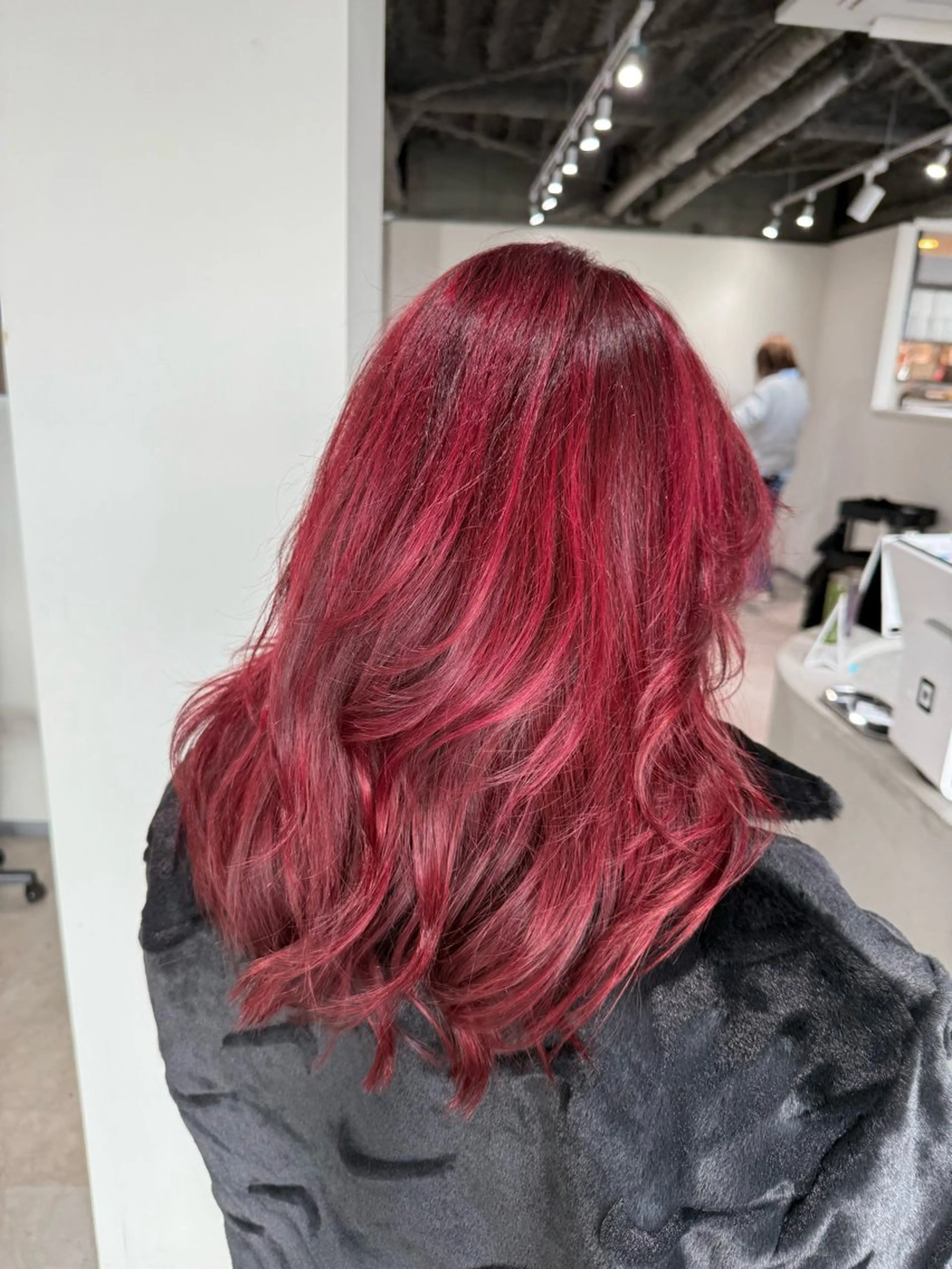 ミディアム カラー カット ヘアカラー トリートメント 脱白髪染め美容師 竹内涼乃のヘアスタイル