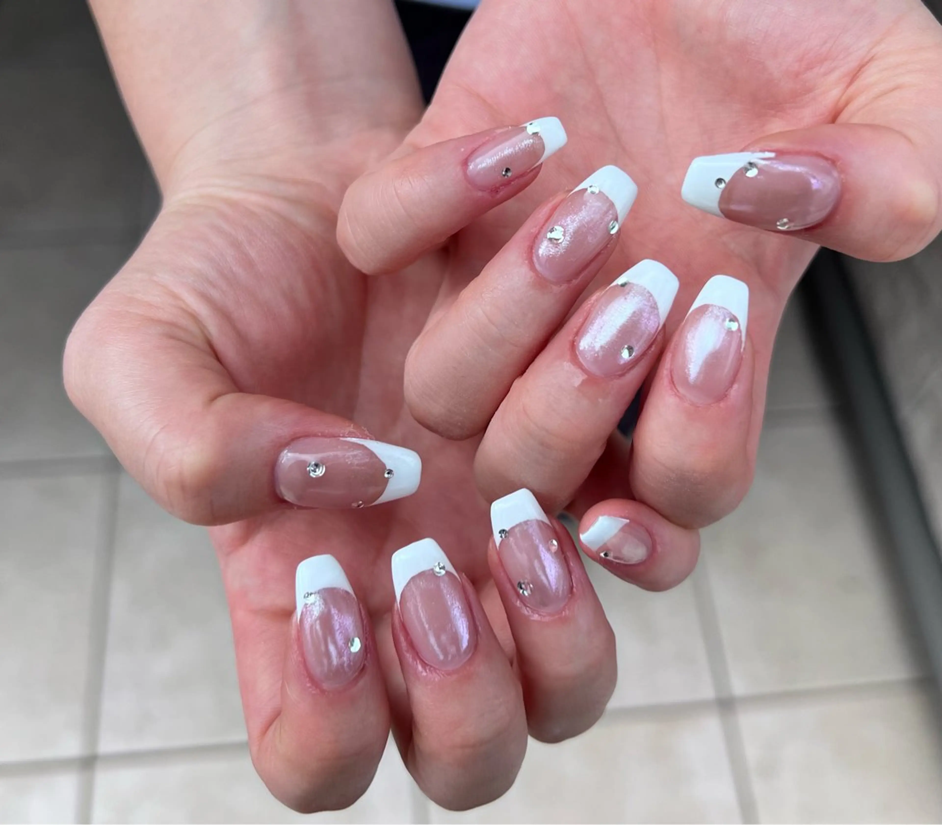 ネイル オーロラネイル フレンチネイル ストーンネイル charmant nailのネイルデザイン