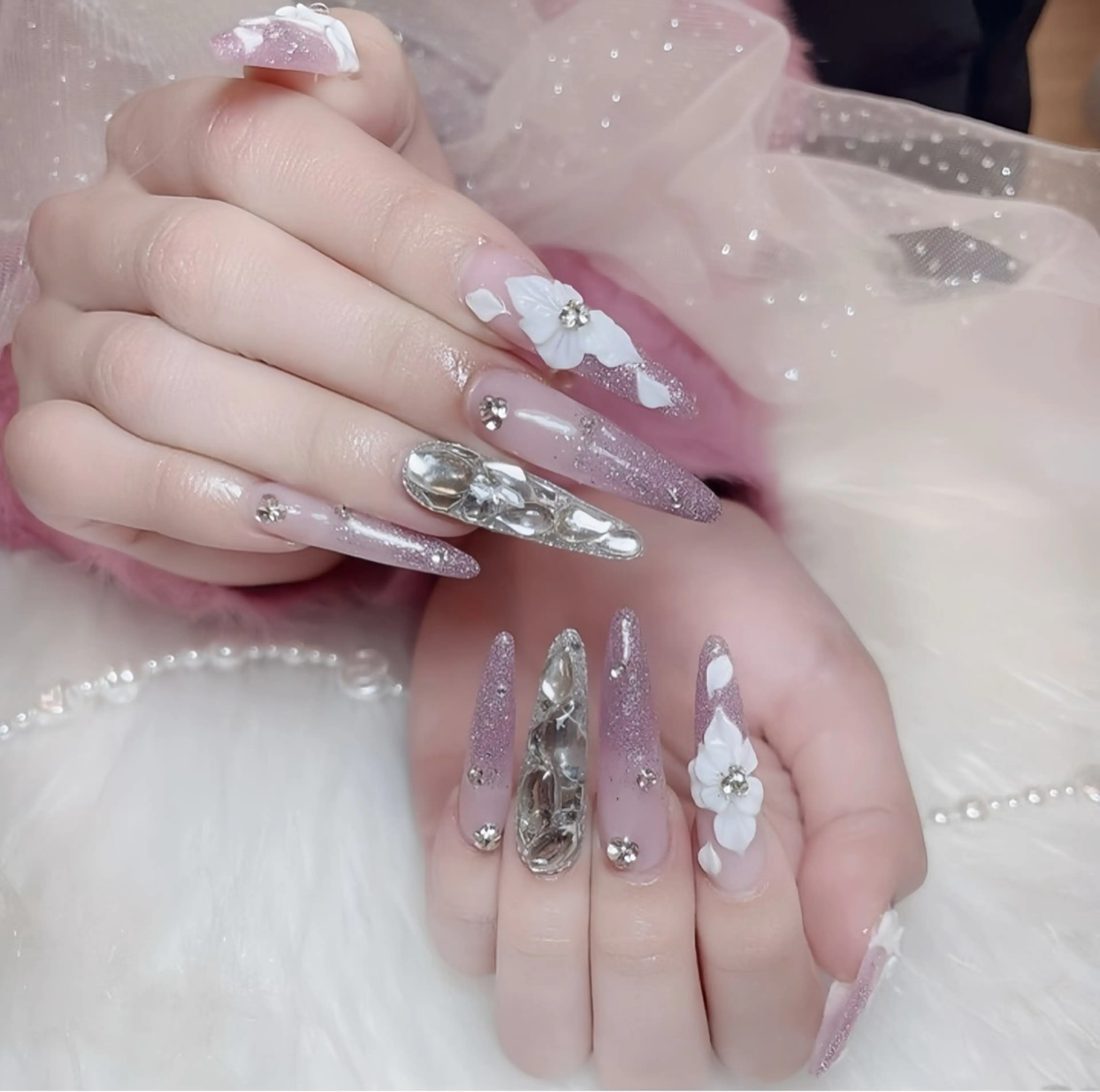 ネイル オーロラネイル チークネイル 桜ネイル クリアネイル ドット ハンドネイル Rin Nail 新大久保店のネイルデザイン