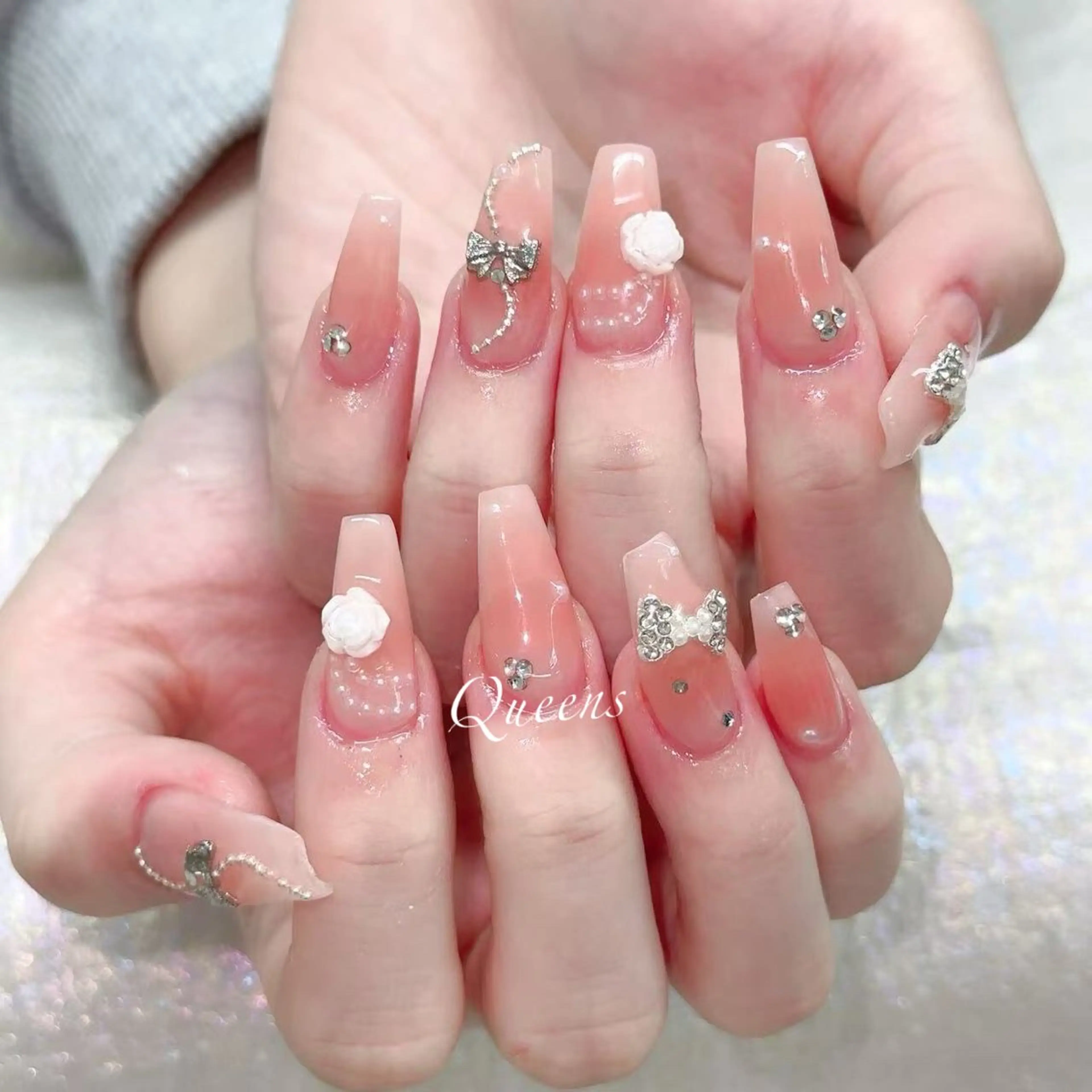 ネイル ハンドネイル Queens テイのネイルデザイン