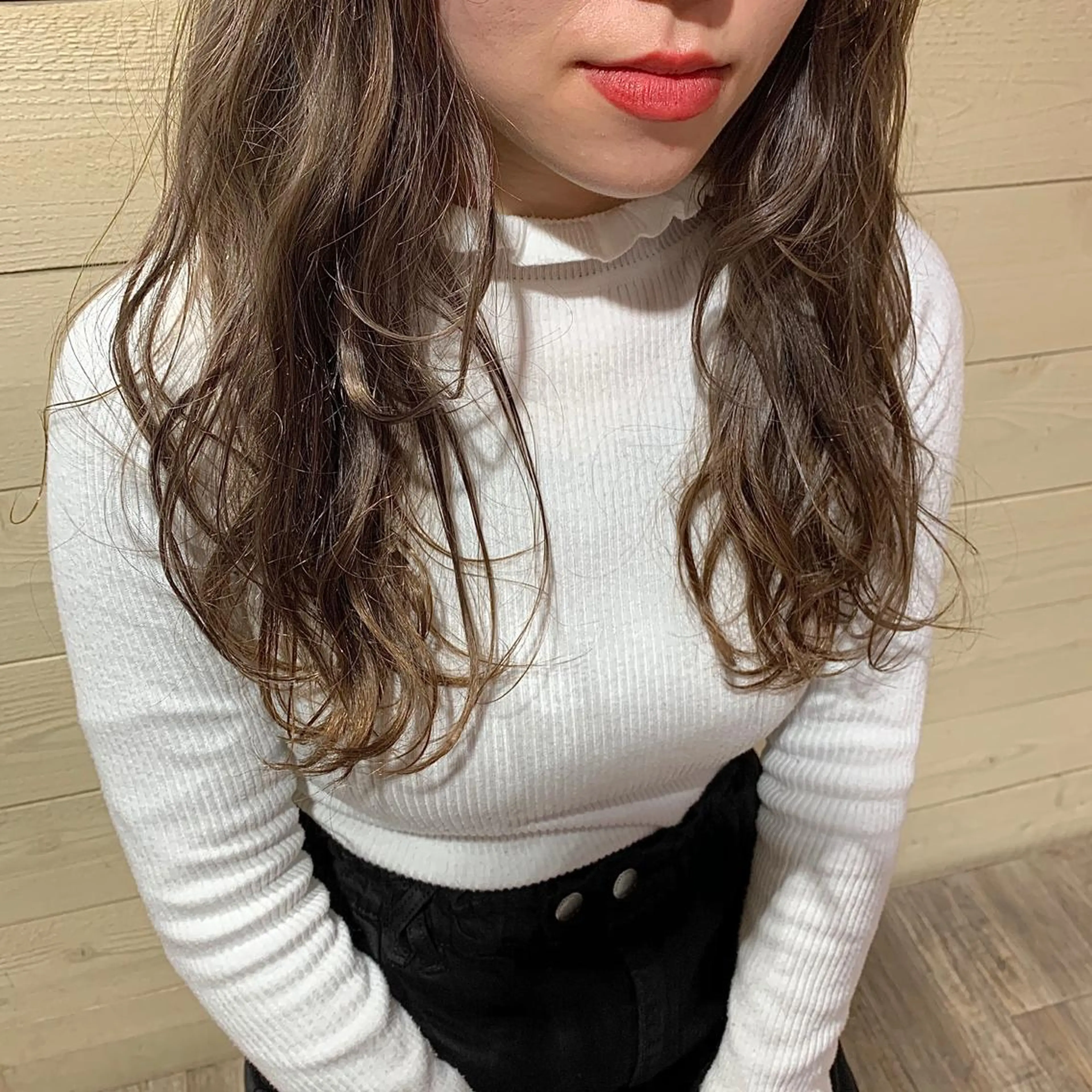 ロング カラー カット ヘアカラー トリートメント クワハラ イオリのヘアスタイル