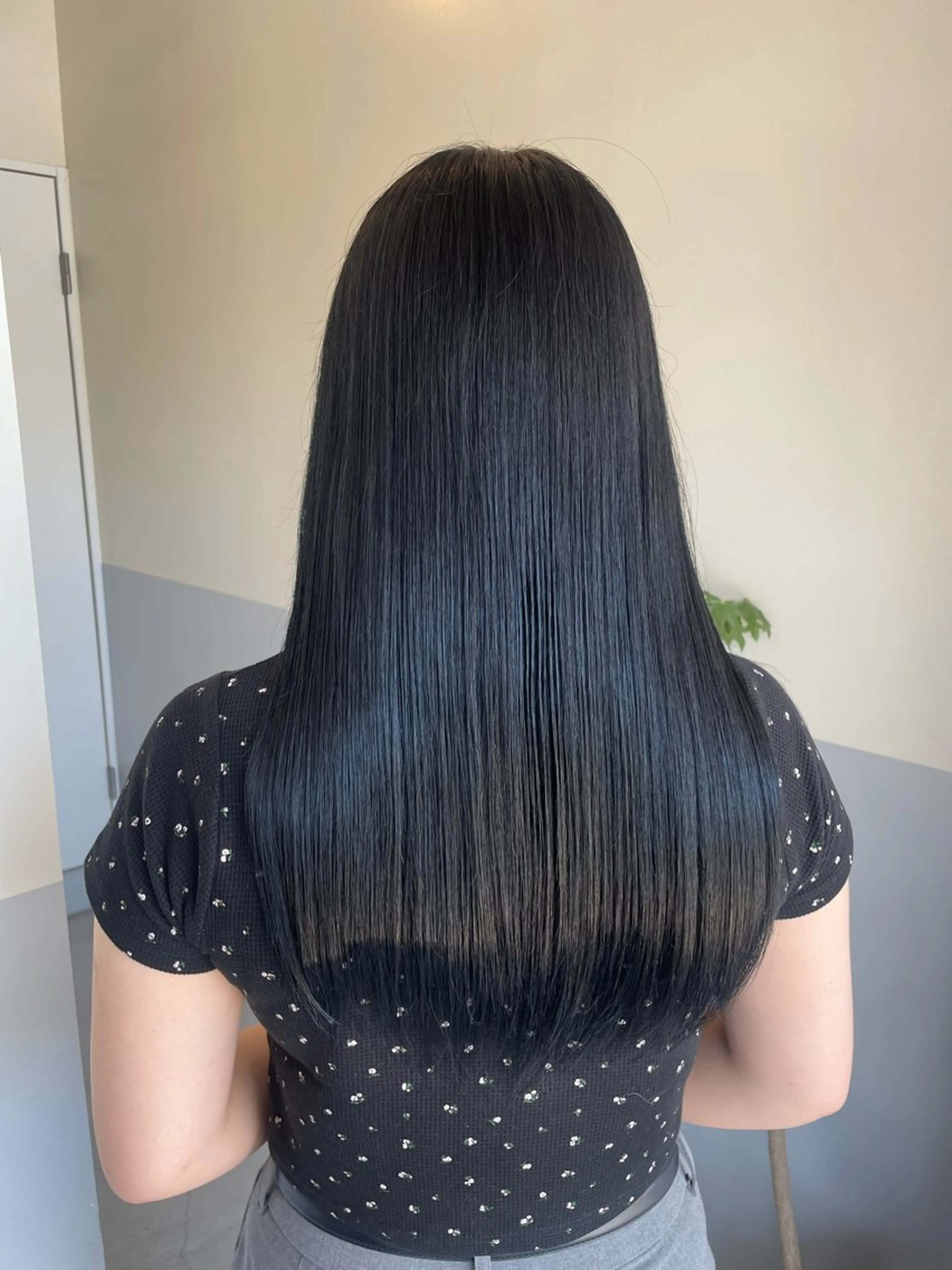 ロング 小久保 里紗のヘアスタイル