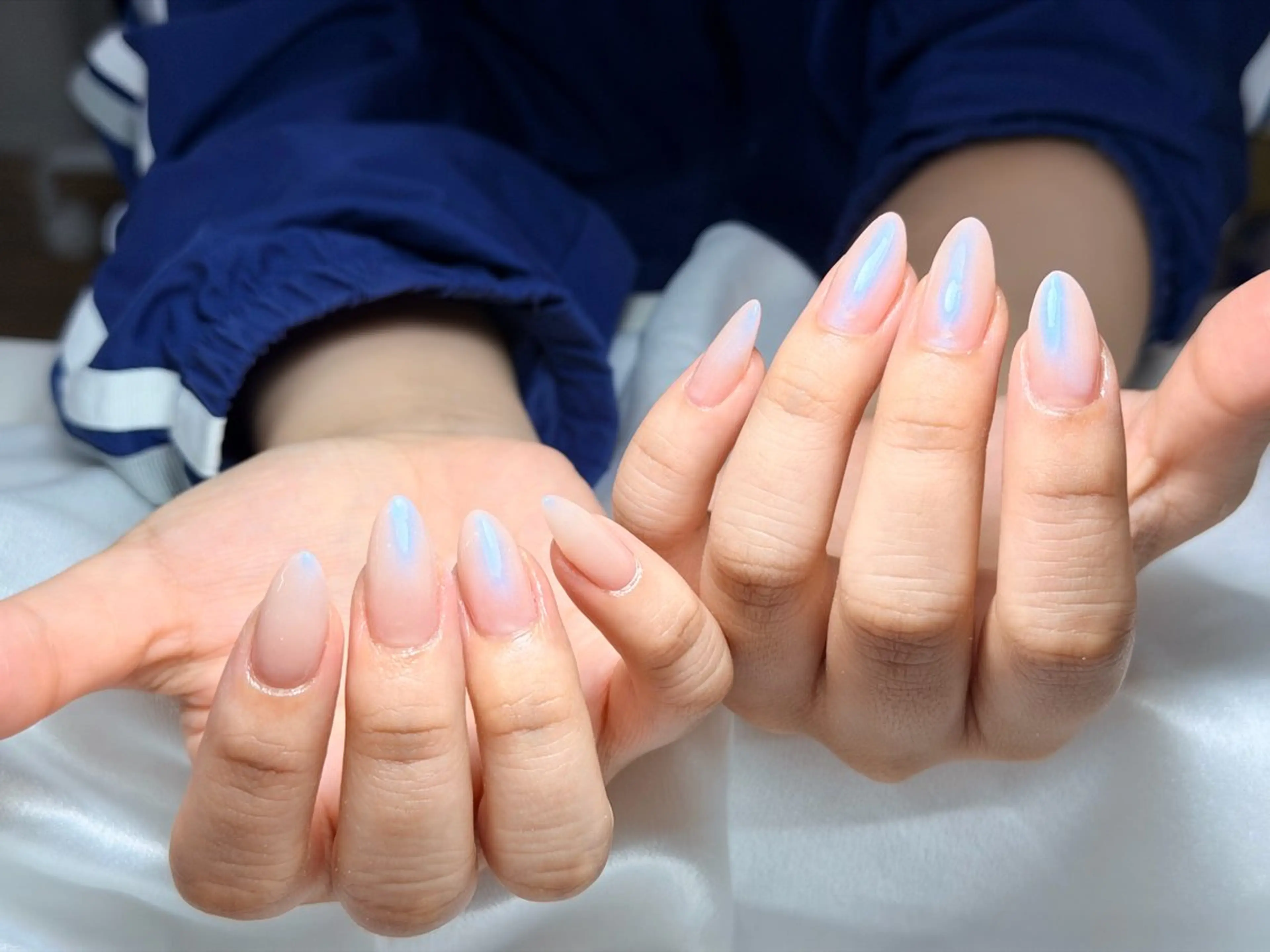 ネイル オーロラネイル ブルー チークネイル フットネイル フレンチネイル ハンドネイル GIN NAILのネイルデザイン