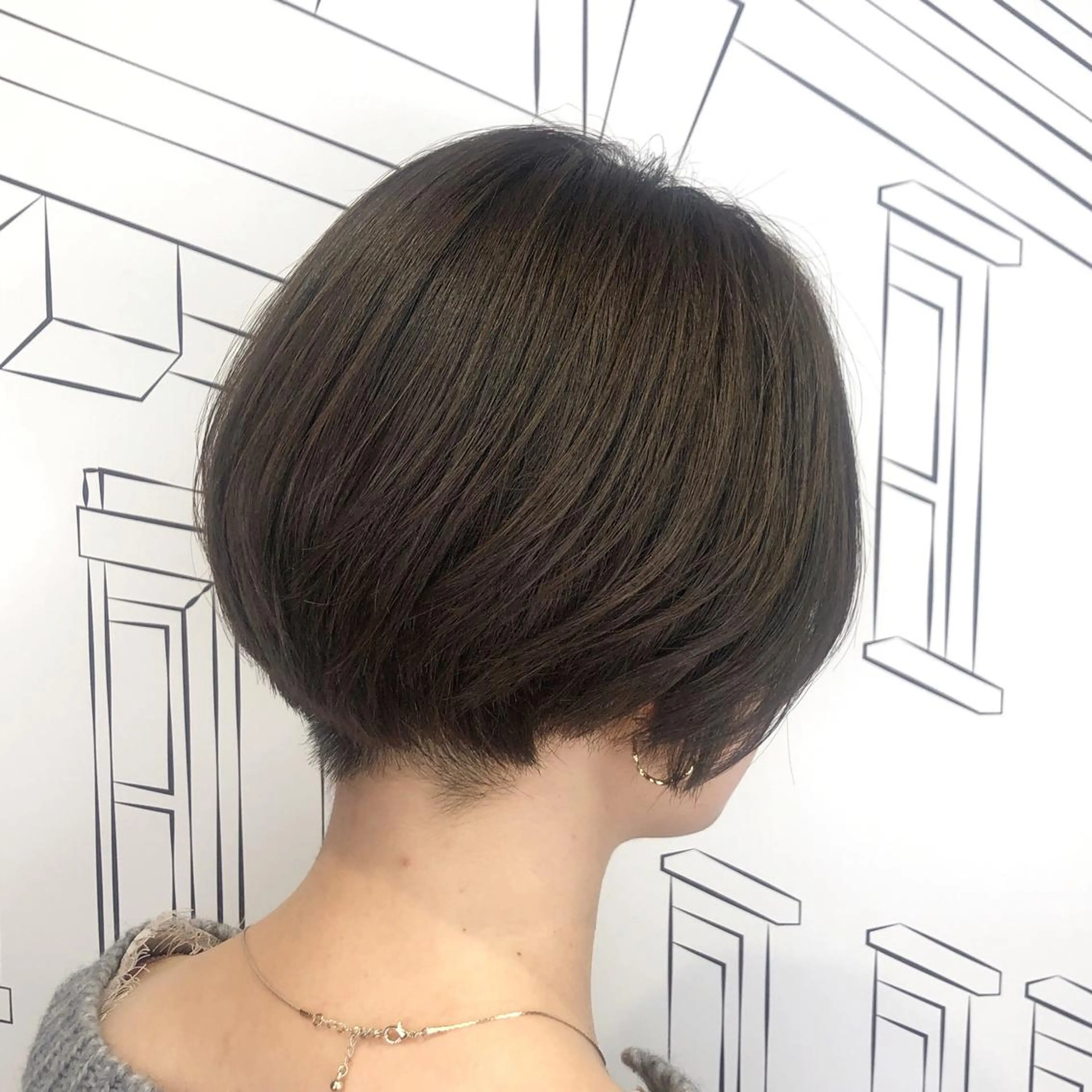 ショート カラー 刈り上げ TOMOKA 艶髪/透明感カラーのヘアスタイル