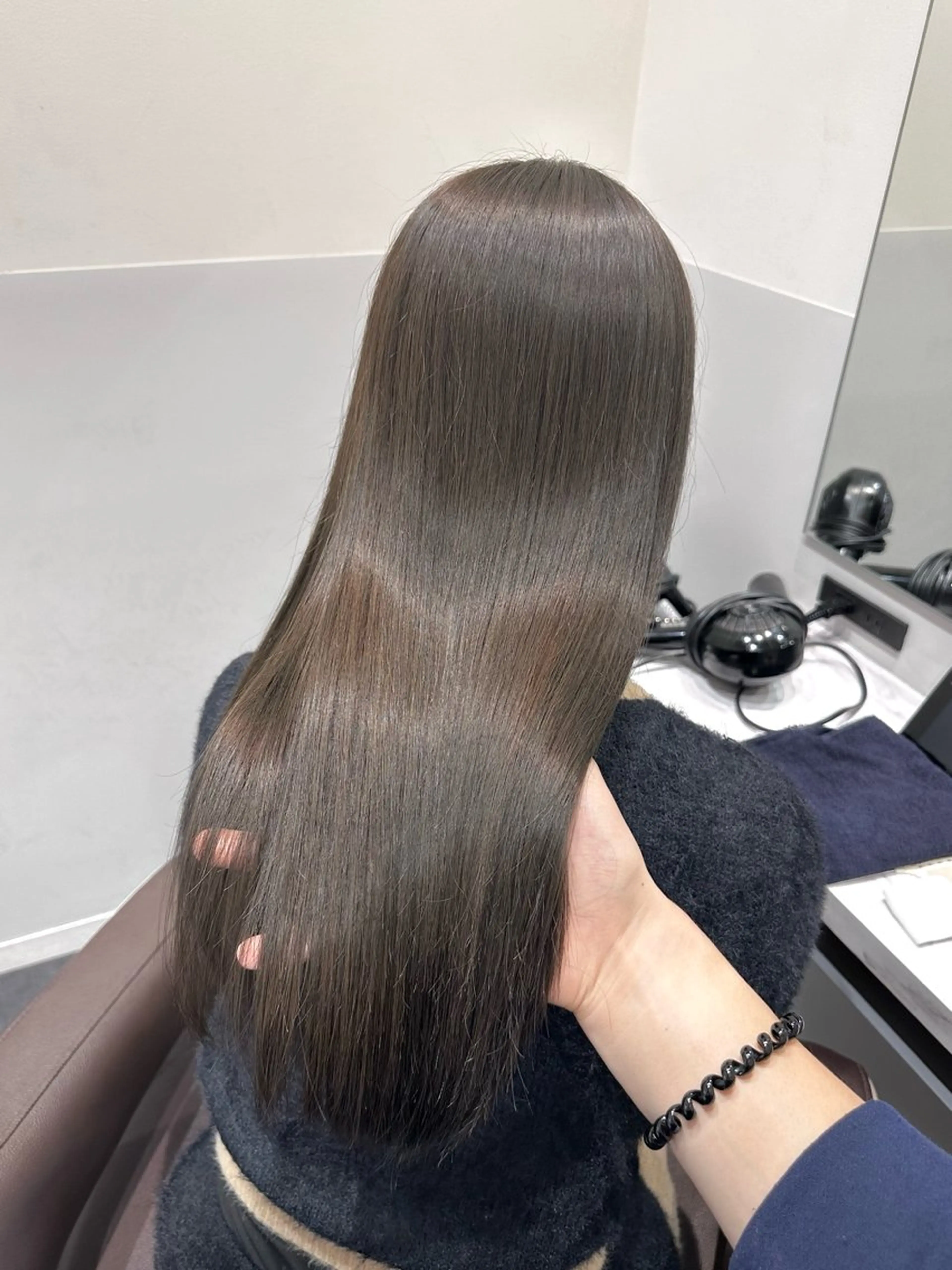 ロング カラー ベージュカラー ブリーチ ブリーチなしカラー オリーブベージュ 矢野 晃平のヘアスタイル