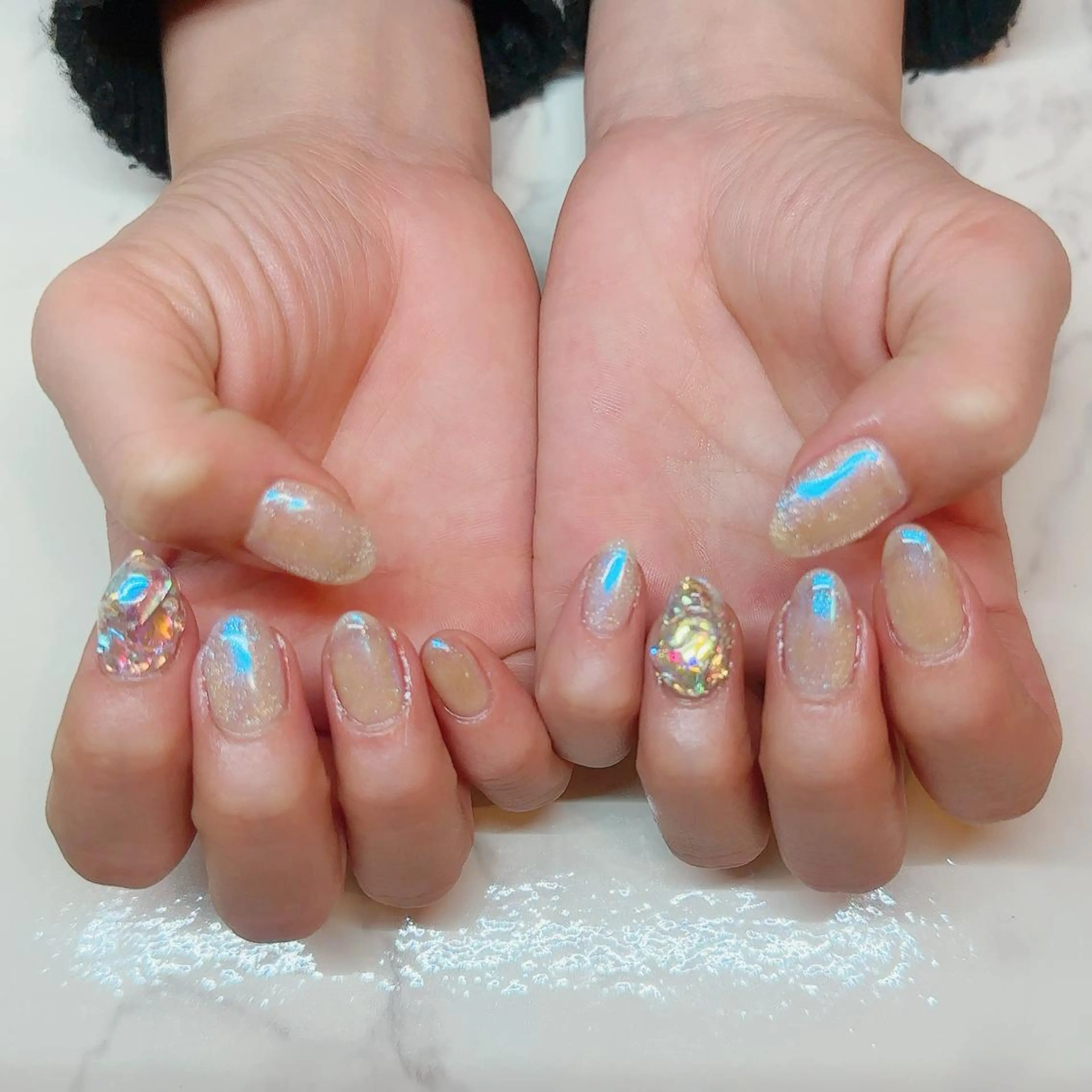 ネイル オーロラネイル ブルー マグネットネイル atelier chic+のネイルデザイン