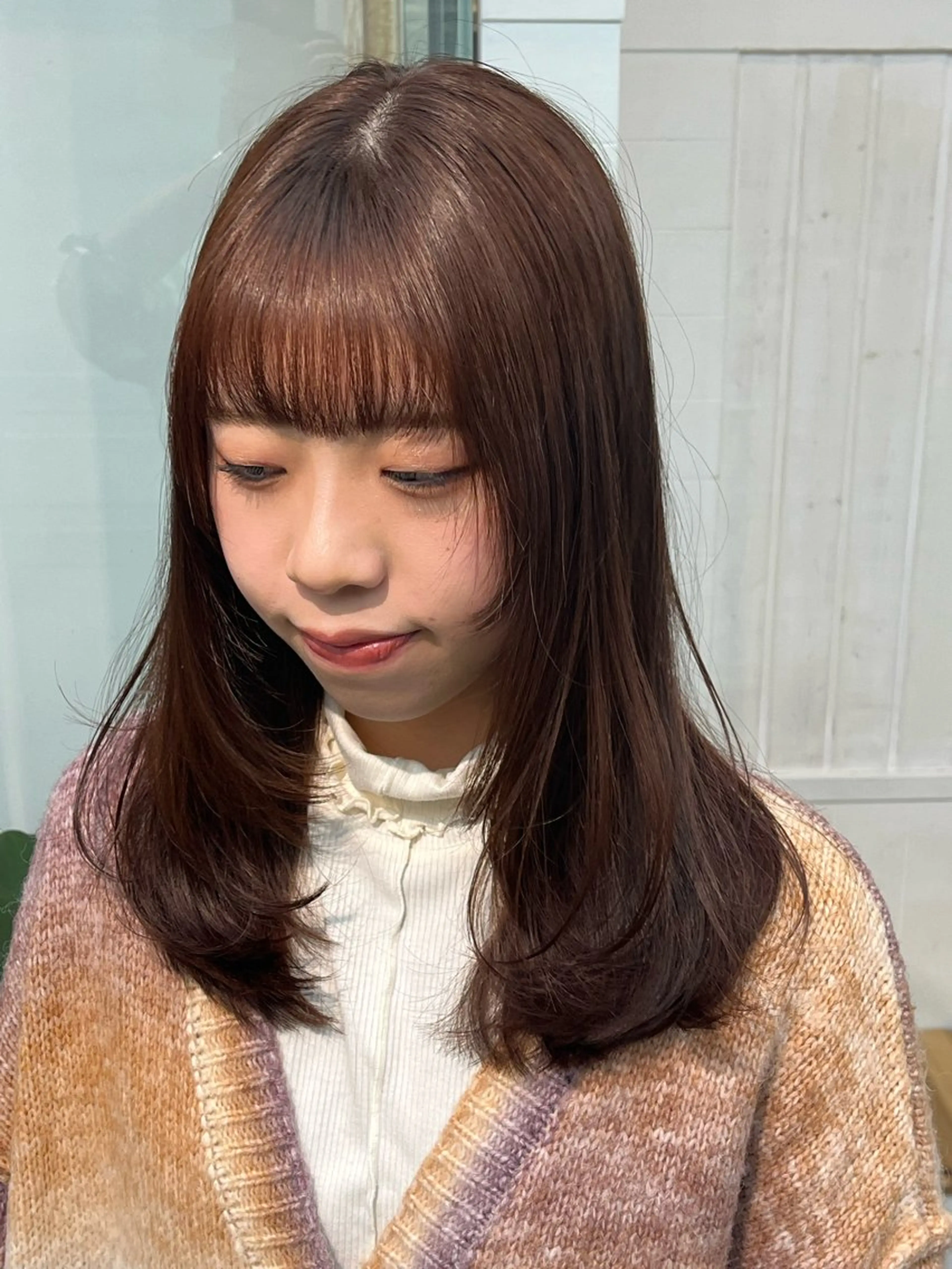 ミディアム カラー パーマ ヘアアレンジ 透明感カラー 顔まわりレイヤー 顔周りカット レイヤーカット 二ヶ月綺麗なデザイン カット/星野六三四のヘアスタイル