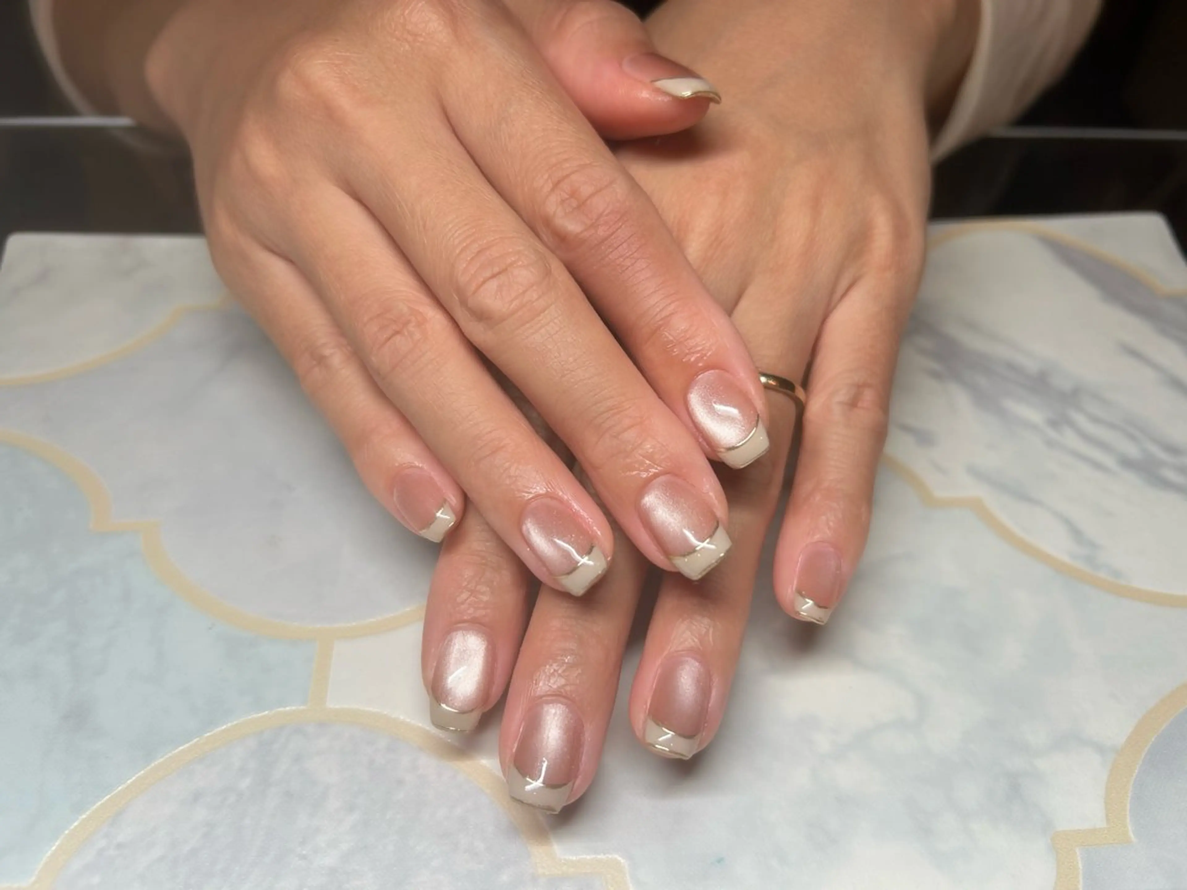 ネイル フレンチネイル ゴールド ハンドネイル Lisa’s Salonのネイルデザイン
