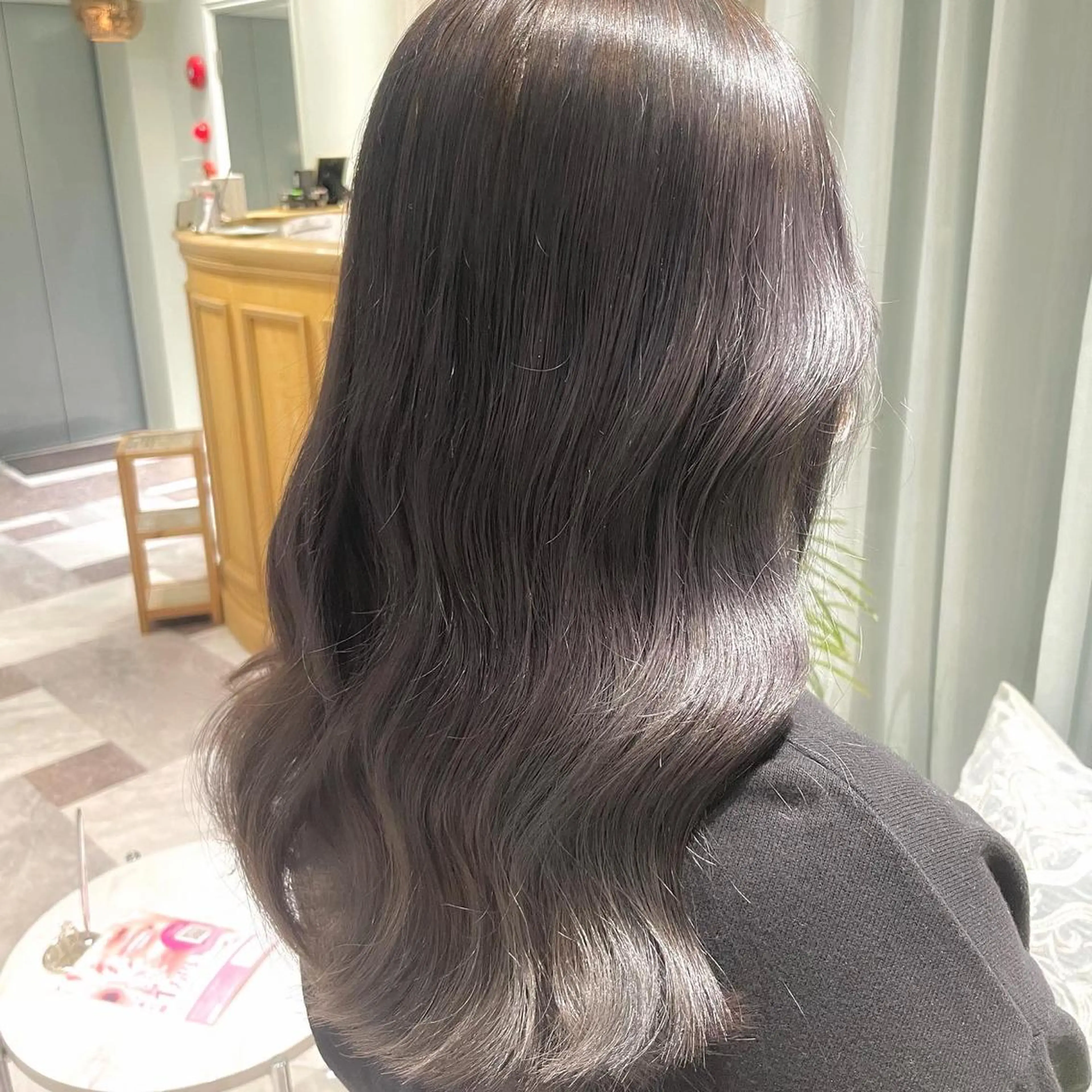 カラー シルバー ヘアカラー 木屋元一/透明感 /前髪/ショートボブのヘアスタイル