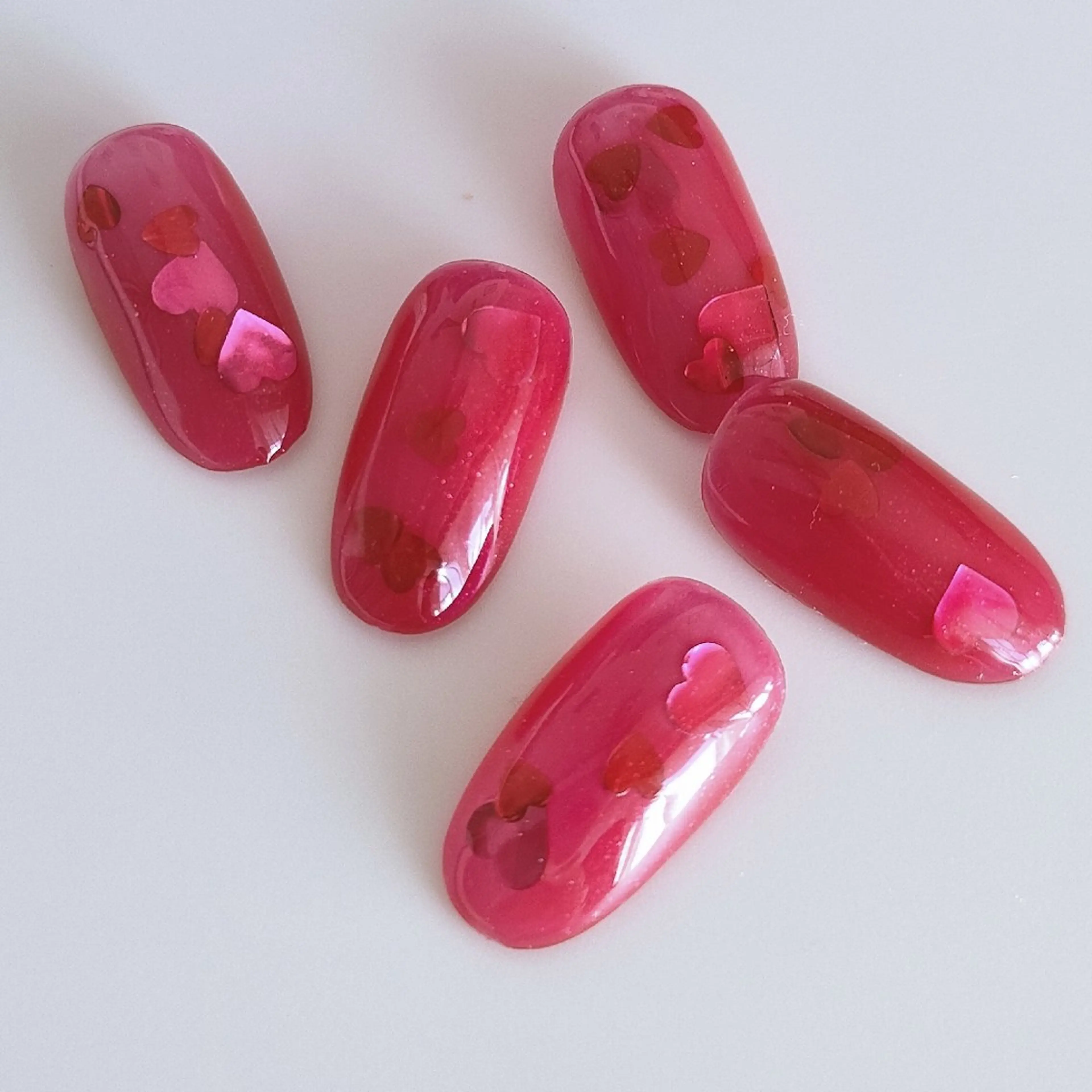 ネイル クリアネイル ハート ホログラムネイル 赤色 バレンタイン lei🌼 nailroomのネイルデザイン