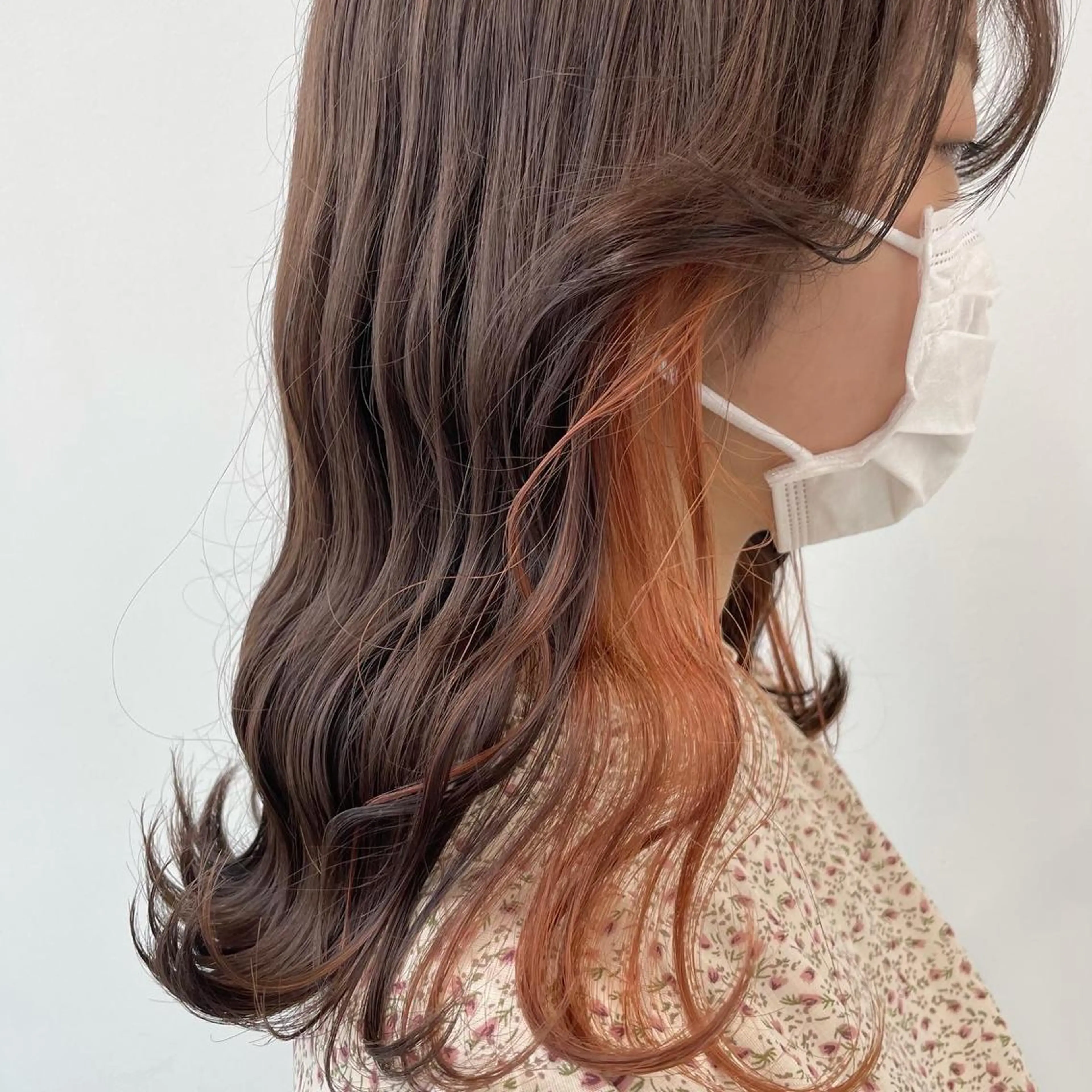 ミディアム カラー ヘアアレンジ ブリーチ イヤリングカラー オレンジ ヘアカラー トリートメント 🦄インナーカラー 🦄貫井彩花のヘアスタイル