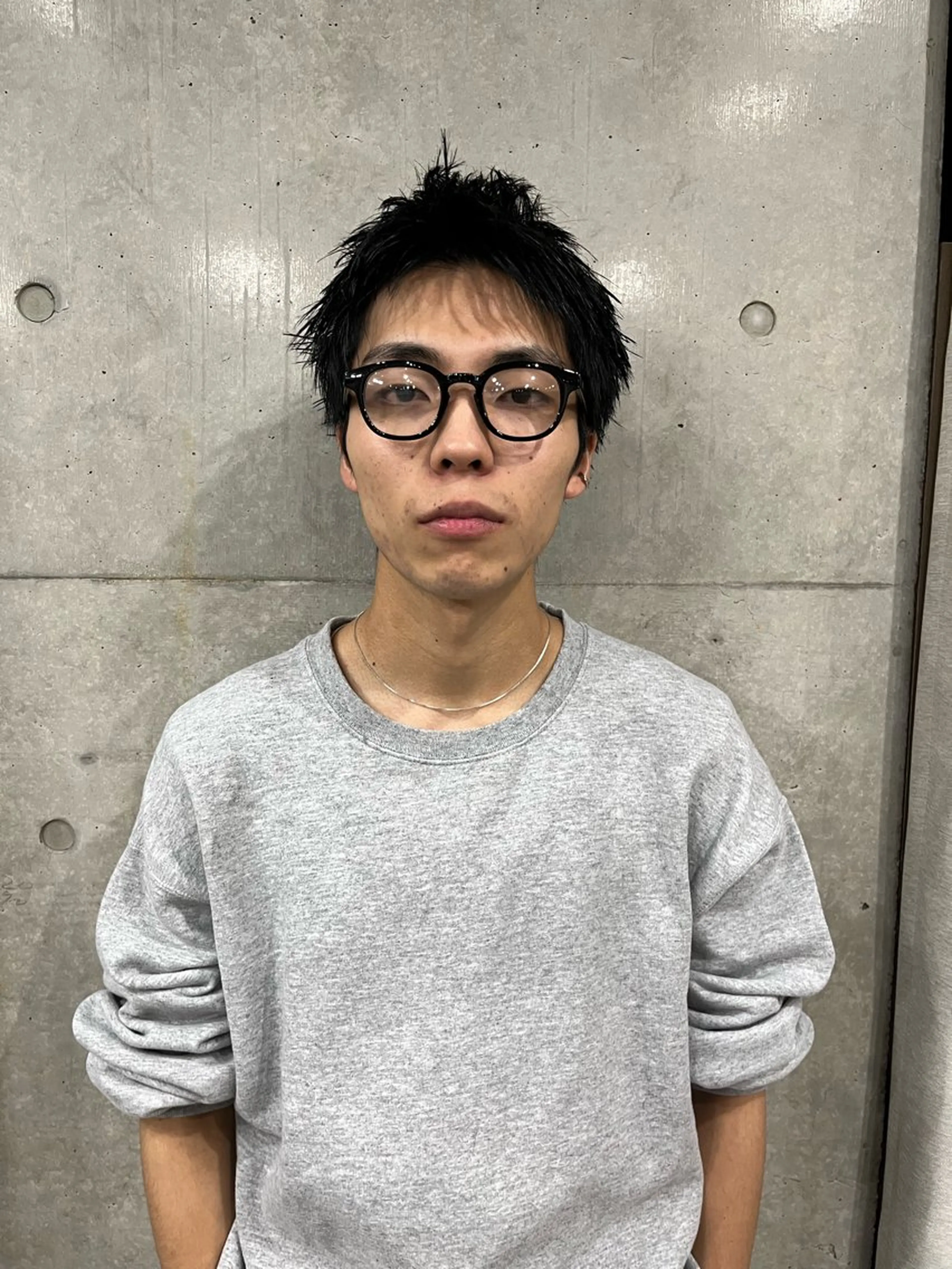 ショート メンズ カット 曲がる縮毛矯正 センターパートのヘアスタイル