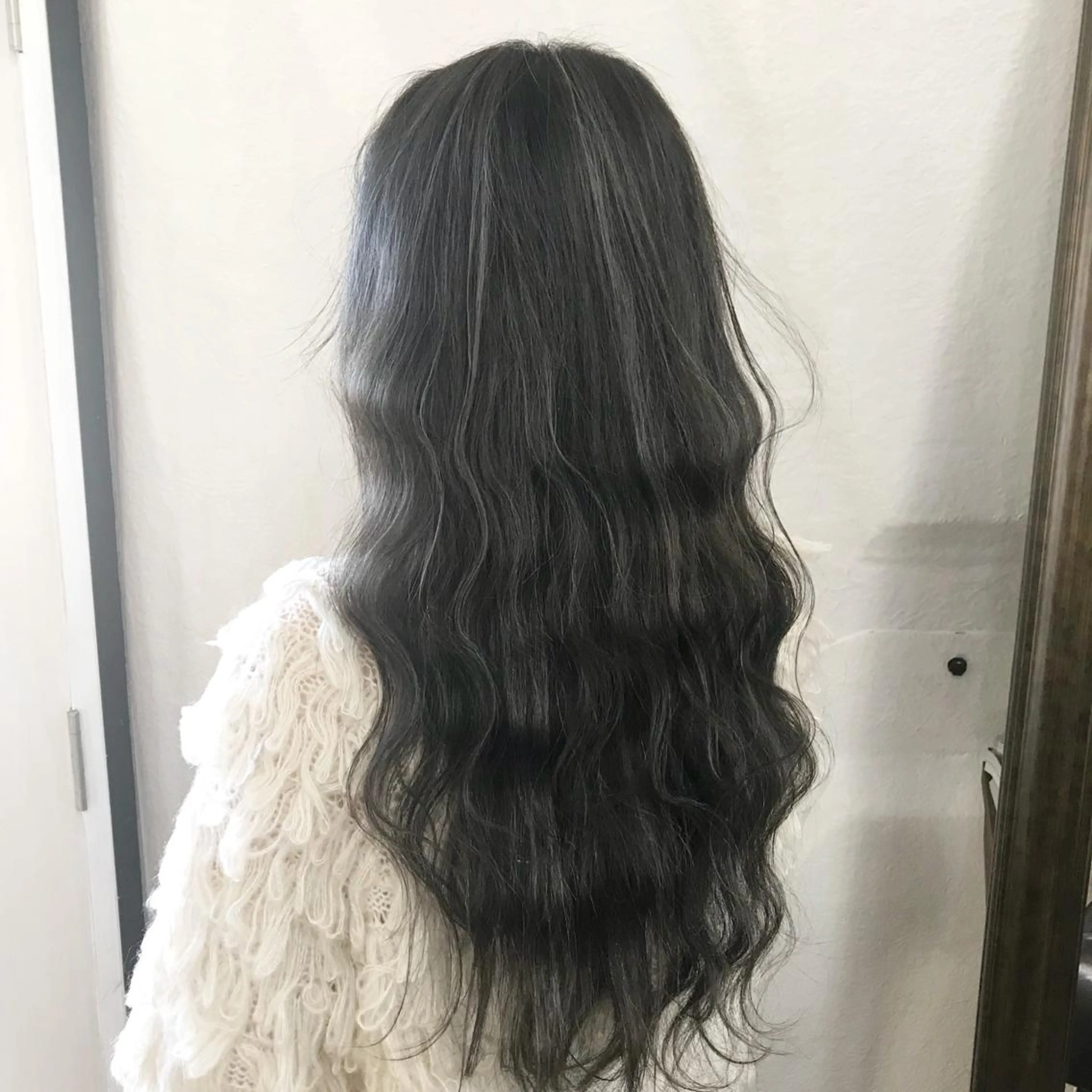 ロング カラー アッシュ アッシュグレー ハイライトカラー 3Dハイライト ハイライト K-POP好き美容師 🇰🇷Kai.Yのヘアスタイル