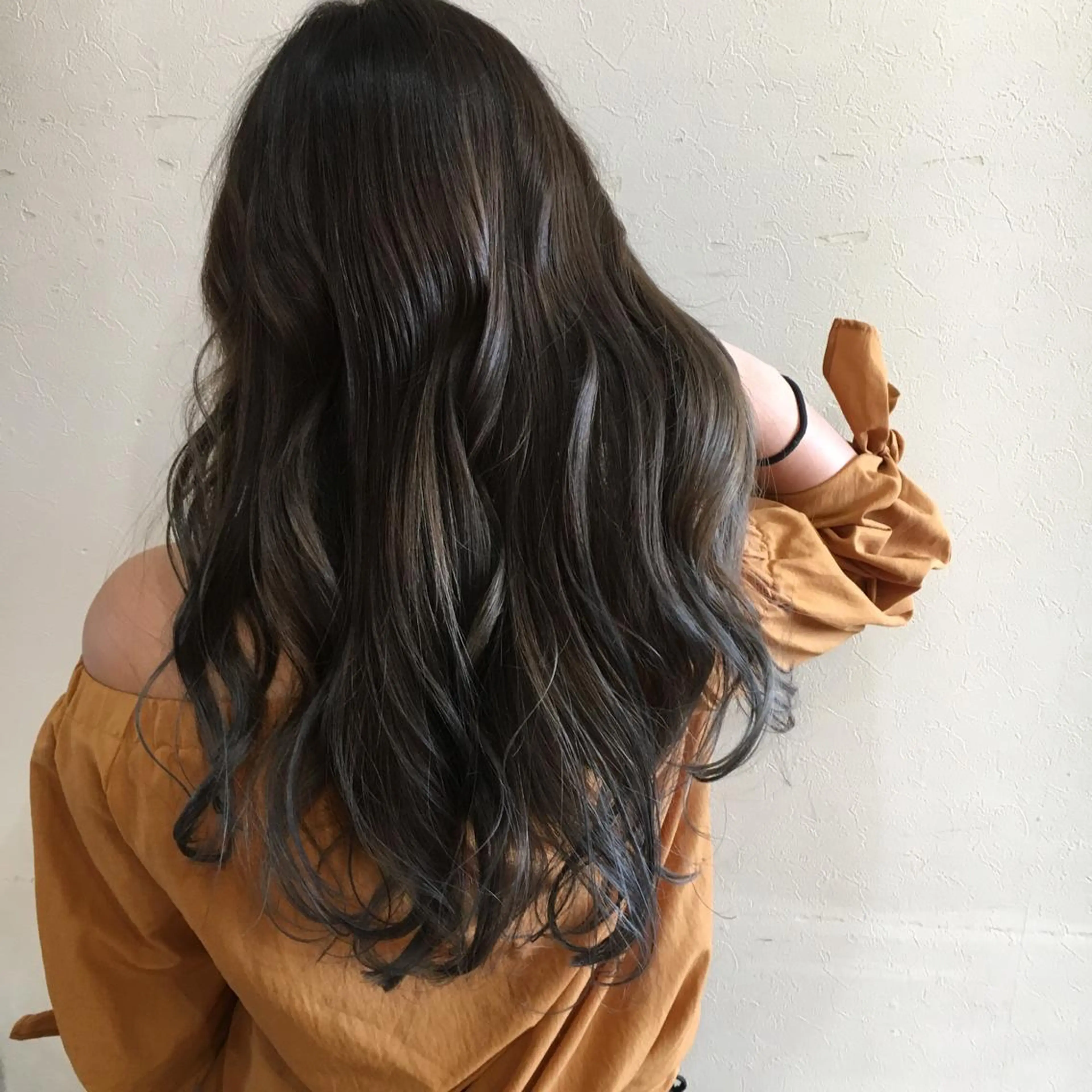 ロング カラー イルミナカラー トリートメント Freez狭間 裕美のヘアスタイル