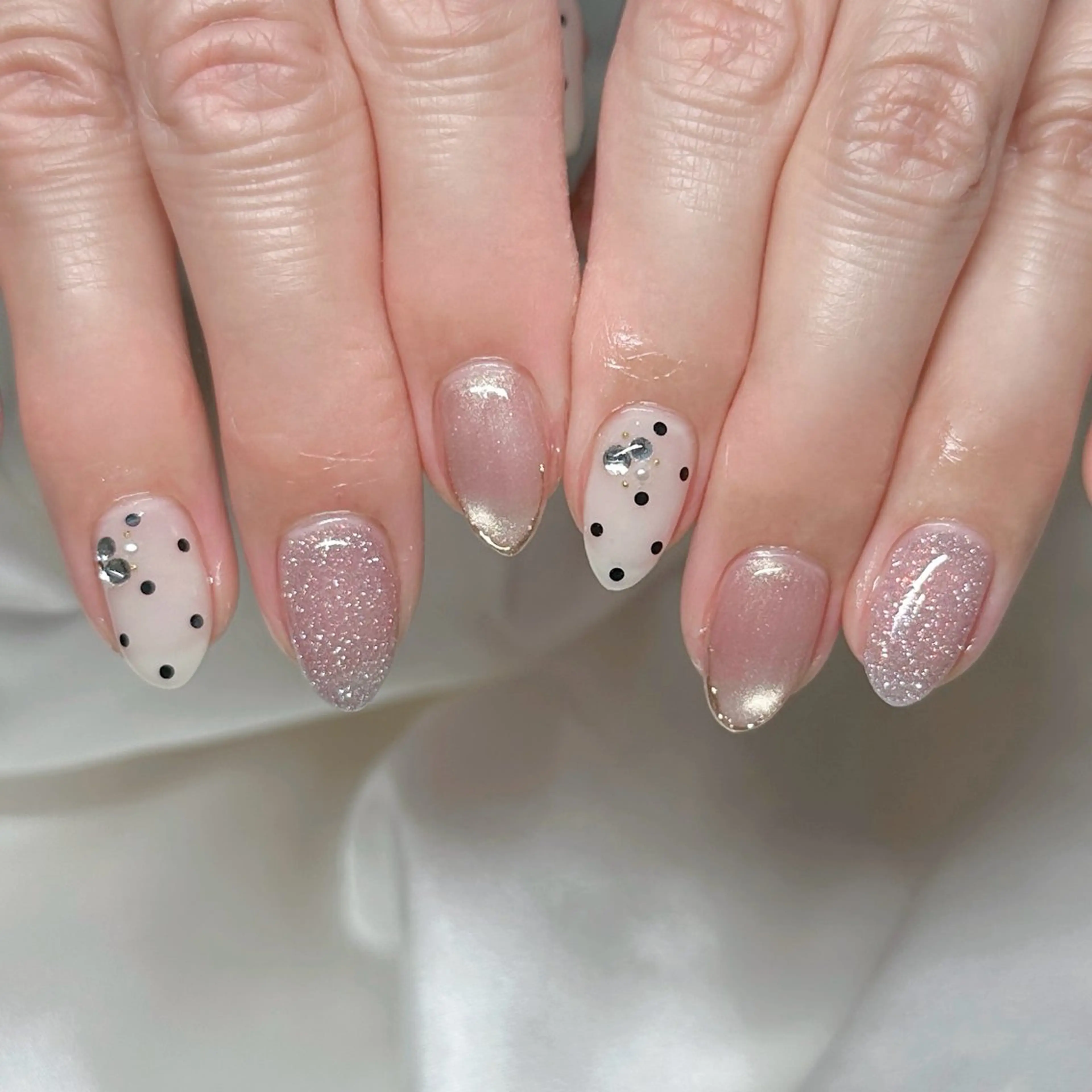 ネイル ドット フラッシュネイル ガーリー 韓国ネイル マグネットネイル ハンドネイル L'oeillet HIBIKIのネイルデザイン