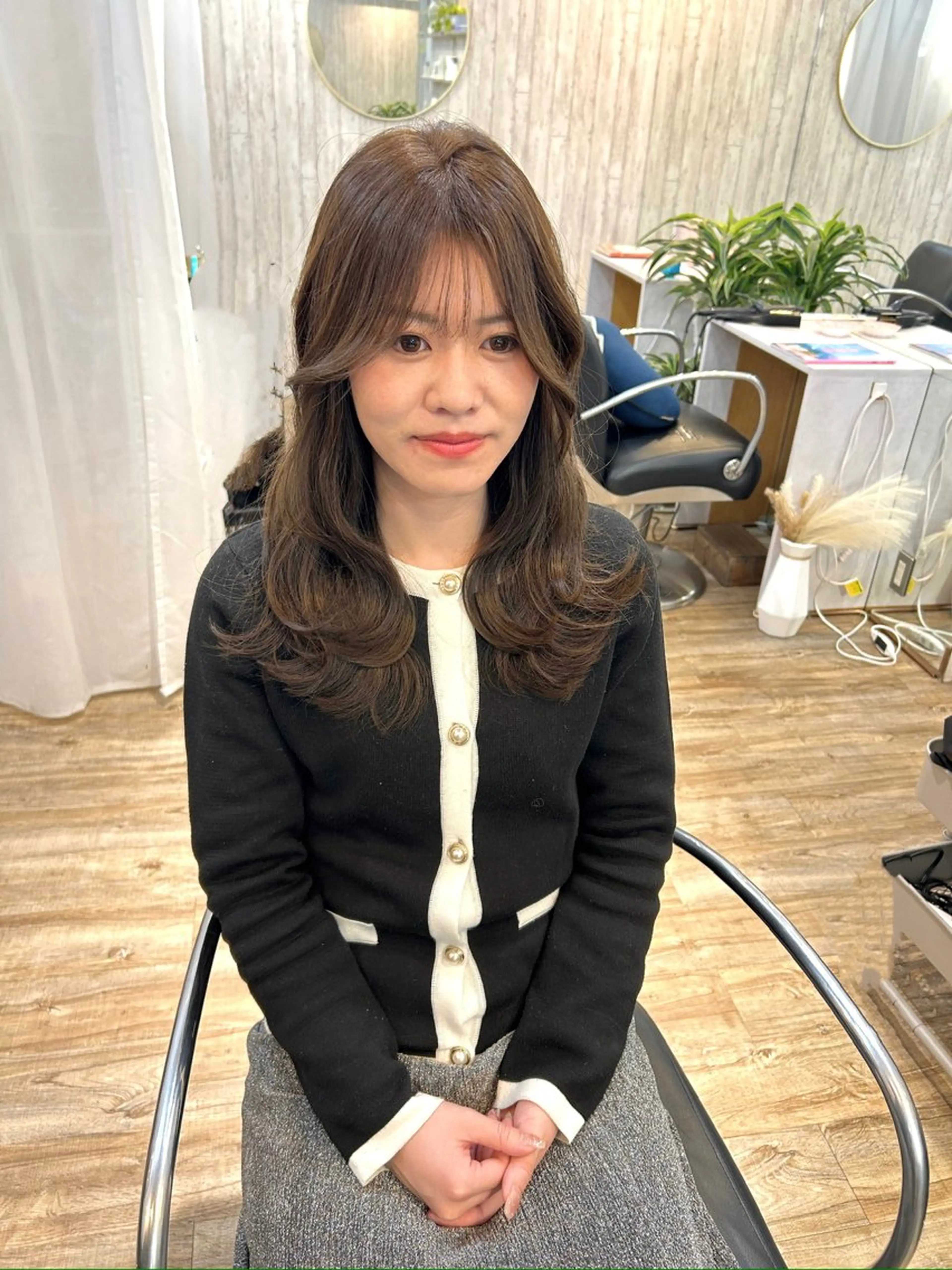 セミロング カラー グレージュ オリーブグレージュ オリーブグレー レイヤーカット サイドバング カット ヘアカラー トリートメント アキヒロ🔸 骨格診断/ショートのヘアスタイル