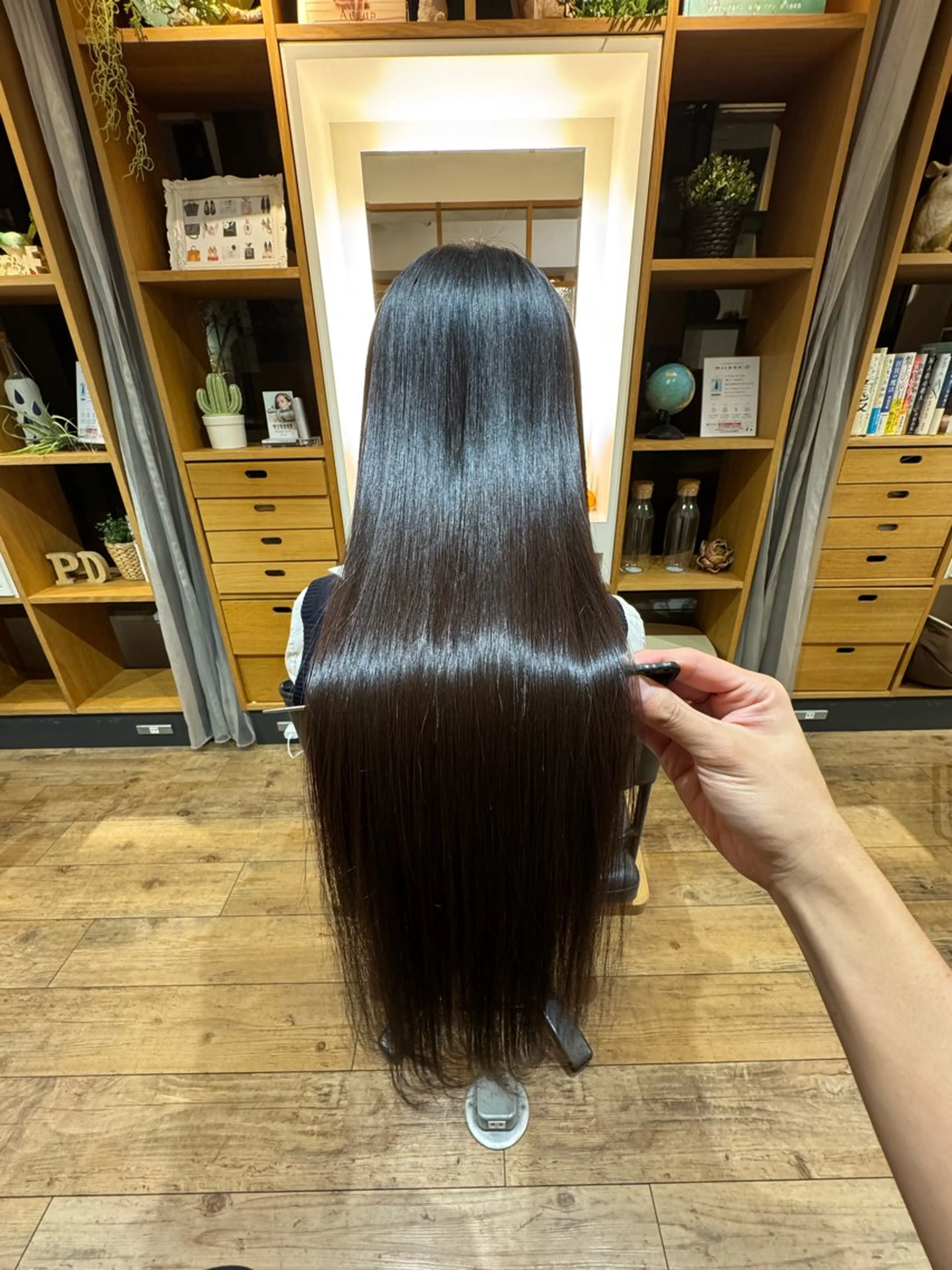 セミロング ヘアカラー トリートメント afloatkobe所属・美髪/髪質改善 川口凌弥のヘアスタイル