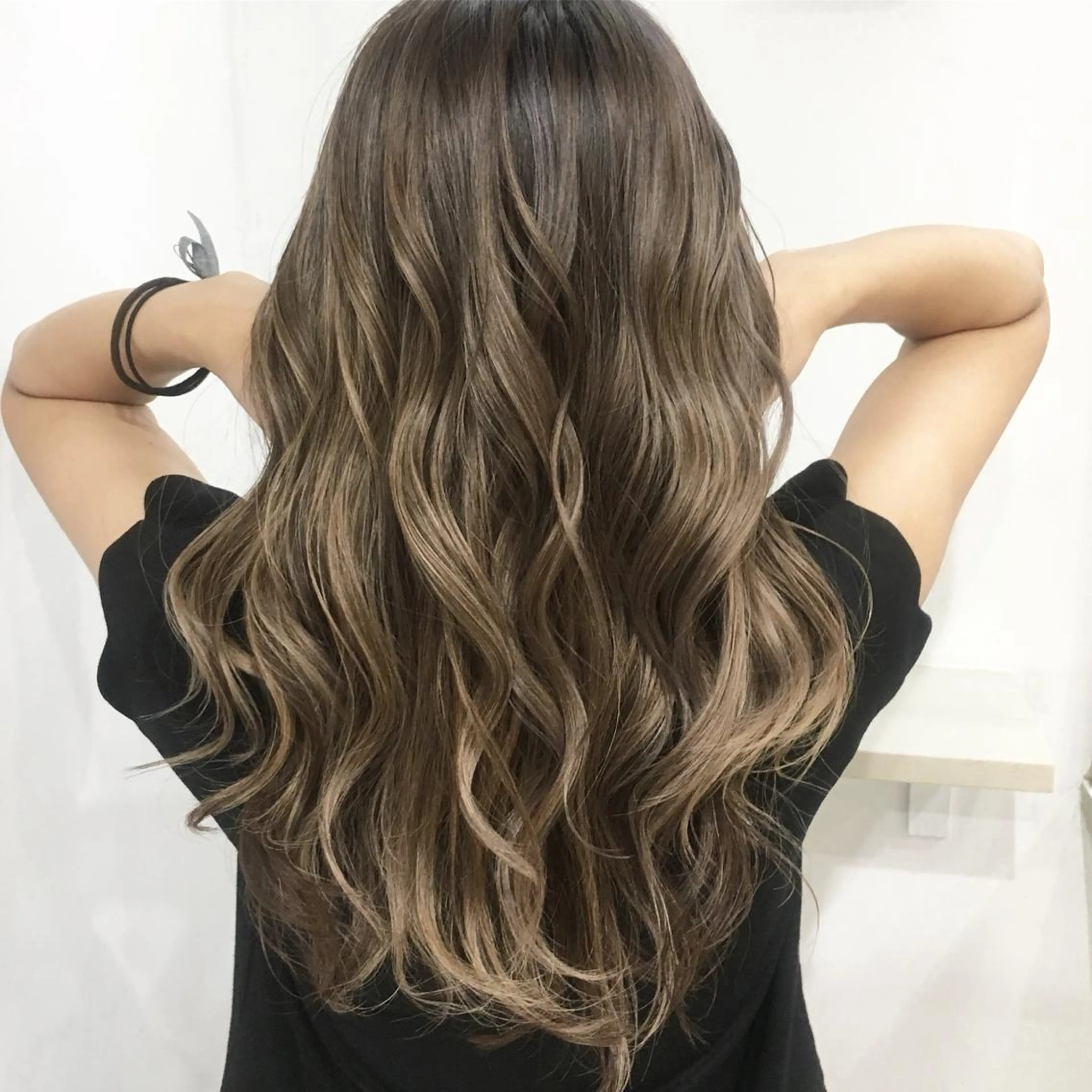 ロング カラー バレイヤージュ ハイライトカラー ハイライト レイヤーカット 武内 由貴のヘアスタイル