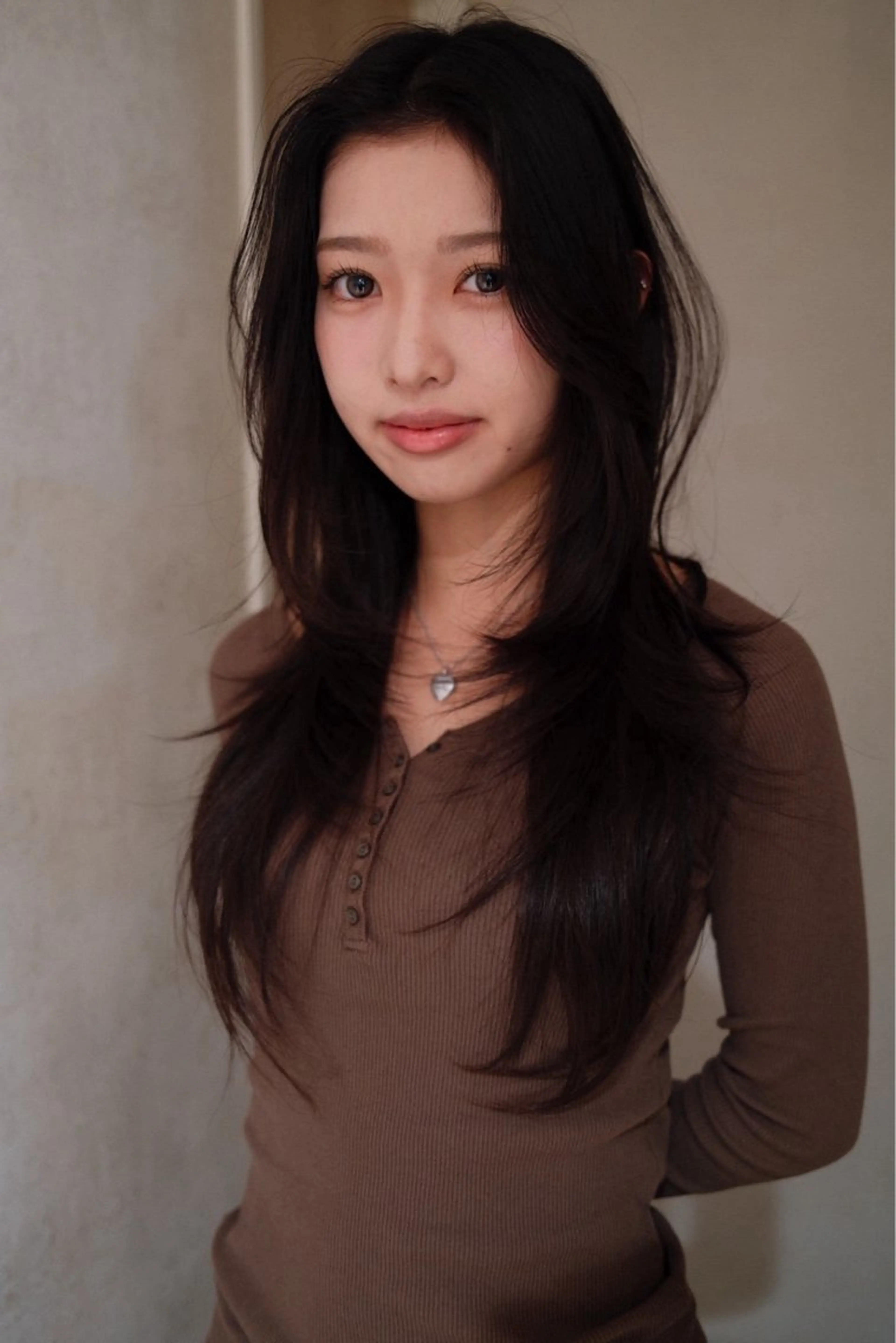 セミロング 顔まわりレイヤー 顔周りカット ハッシュカット レイヤーカット カット ayano/パーマ/ 暖色カラーのヘアスタイル