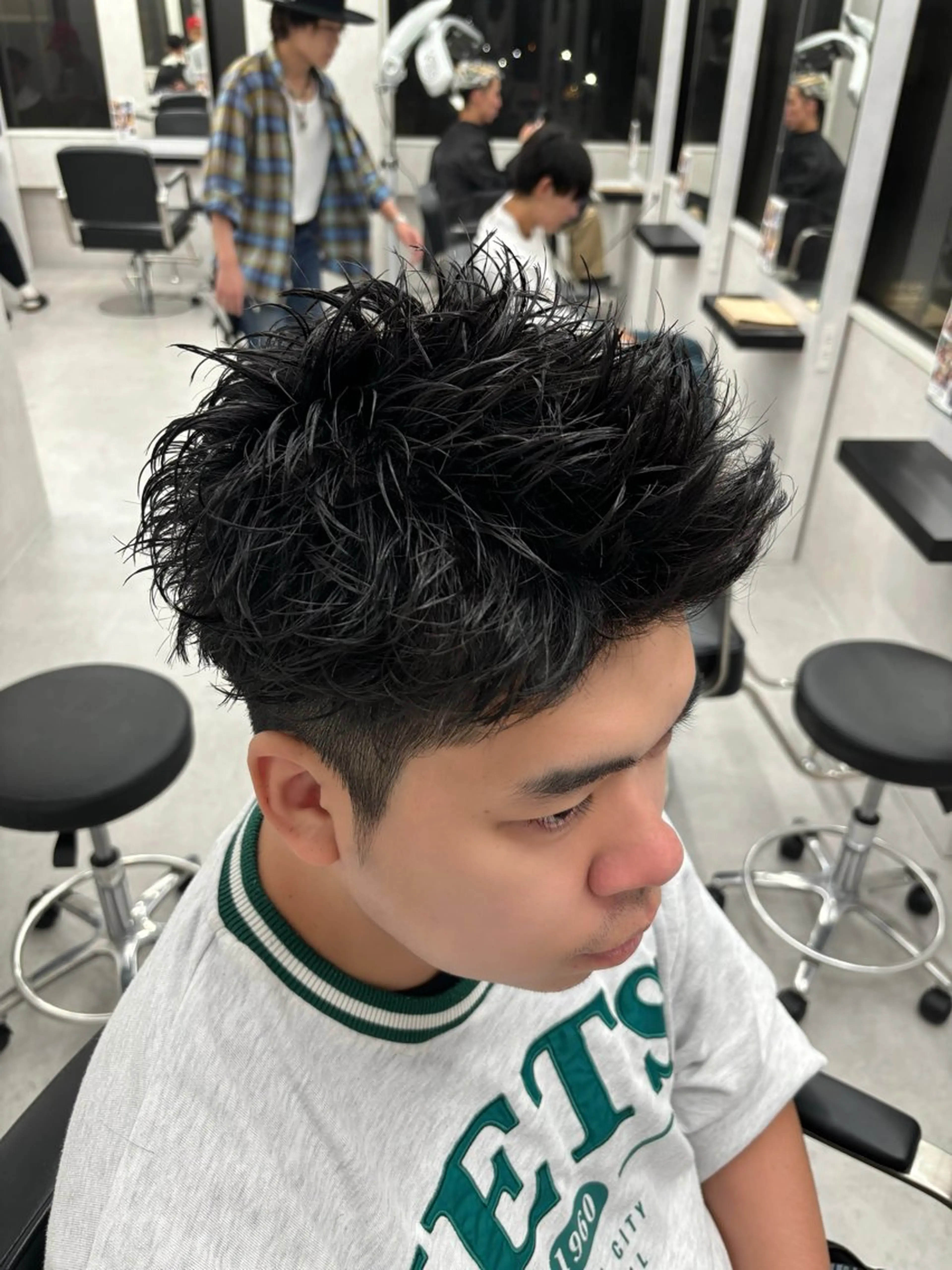 ショート メンズ スパイキーショート 刈り上げ ショートヘア ✨️センターパート/ 曲がる縮毛矯正✨️のヘアスタイル