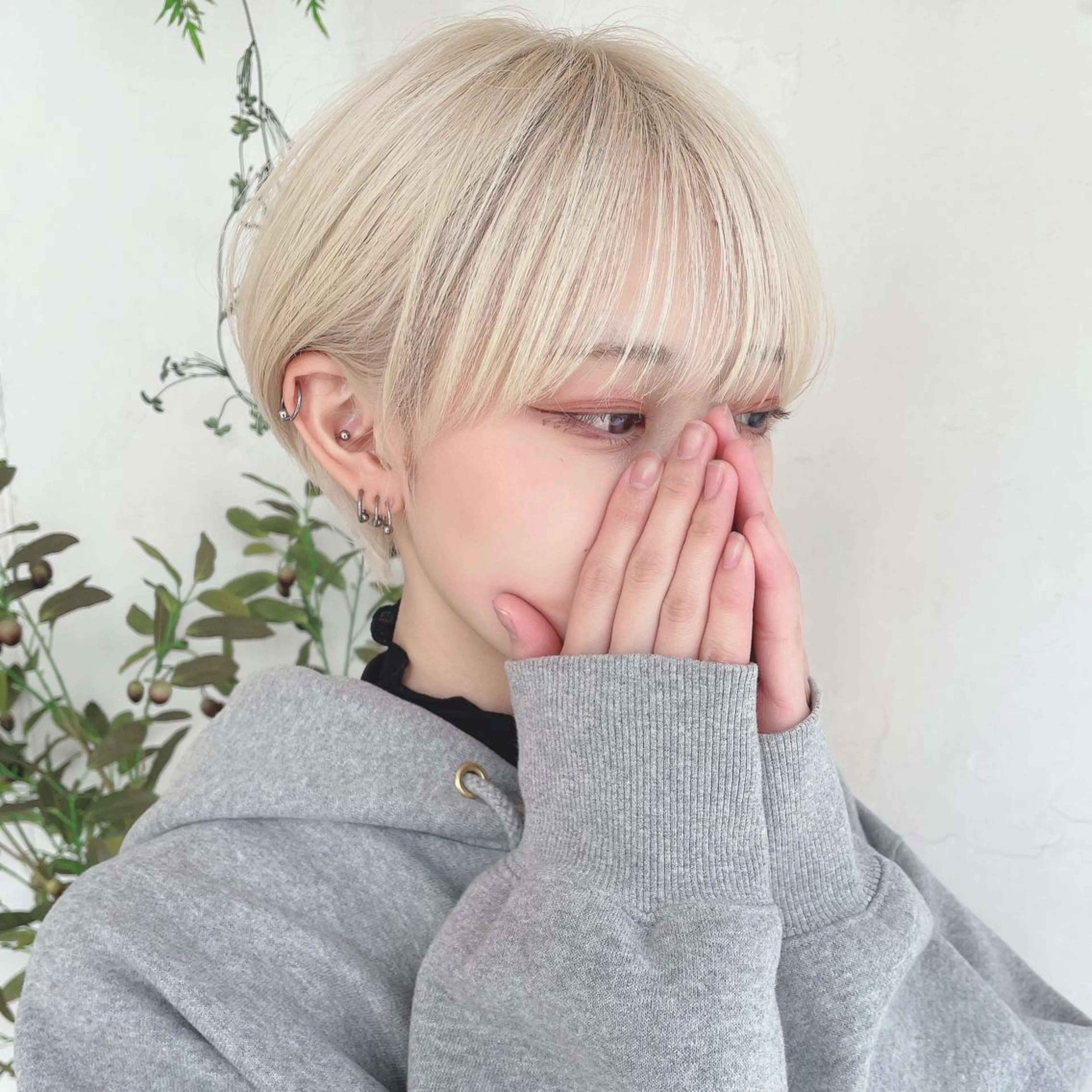 ショート カラー ベージュカラー ホワイトベージュ ハイトーンブリーチ 土坂　由志【京都】のヘアスタイル