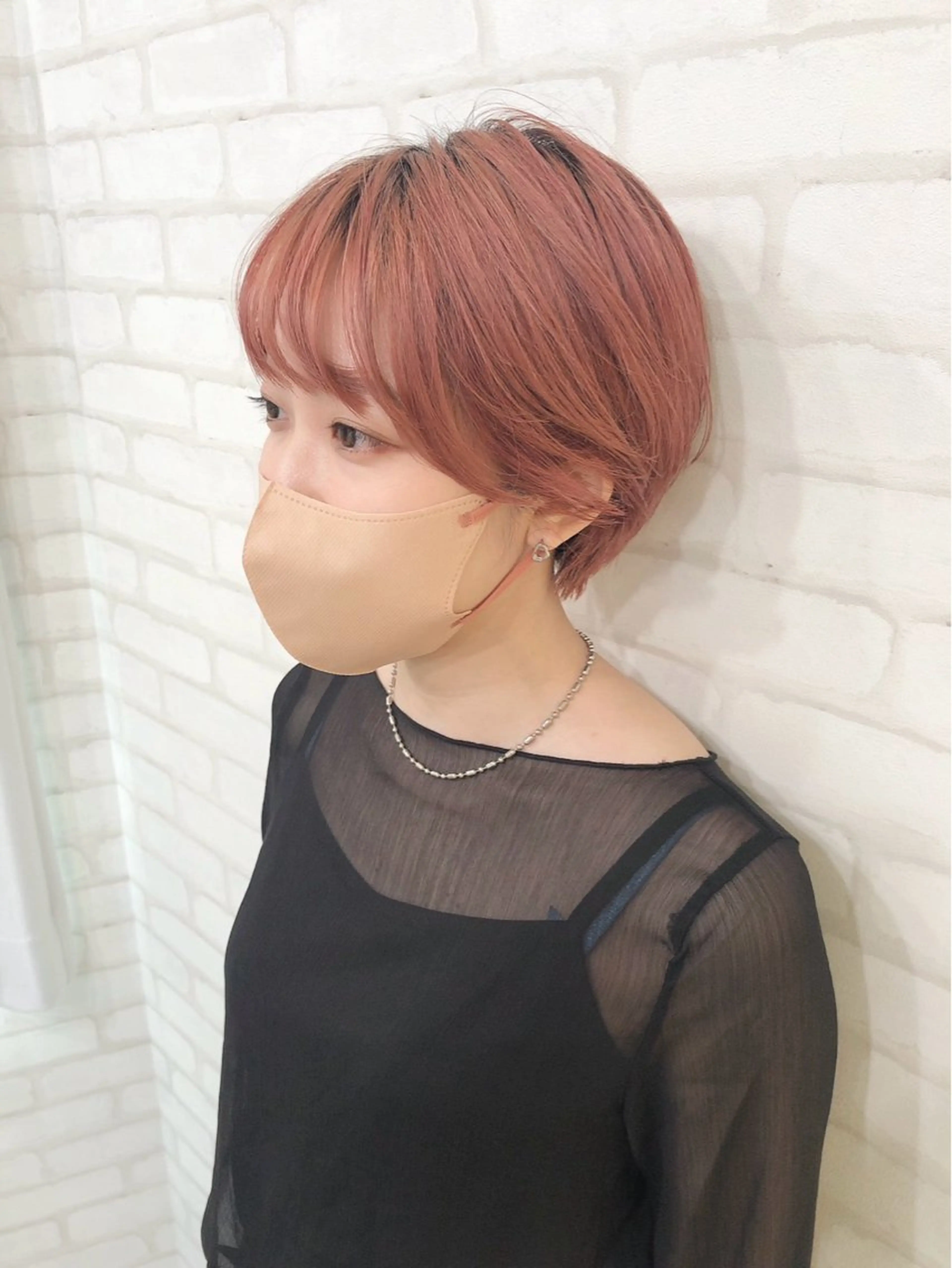 ショート カラー ベージュカラー ブリーチ ダブルカラー ピンクカラー ピンクベージュ カット ヘアカラー レイヤー/透明感 HIRARIのヘアスタイル