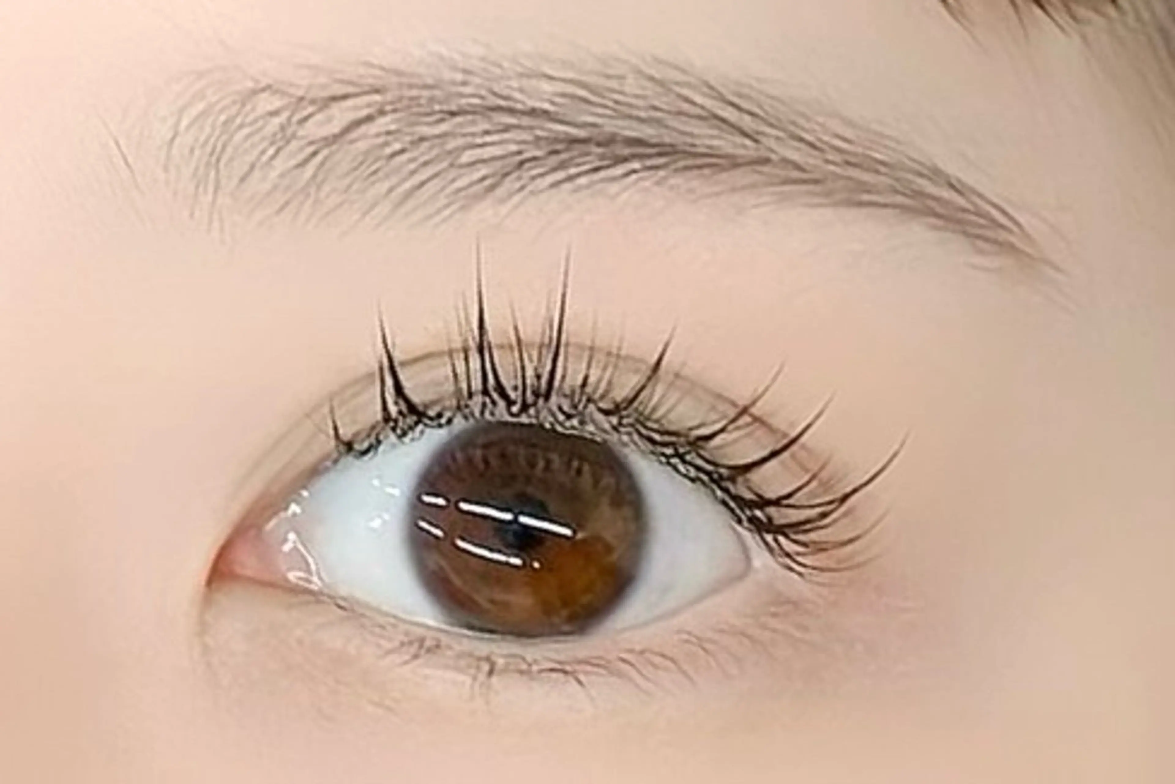 フラットラッシュ100本+まつげパーマアンドヘルシー🪄美容液仕上げ✨　アイシャンプー🧴持ち🆙強化剤付き✨の写真