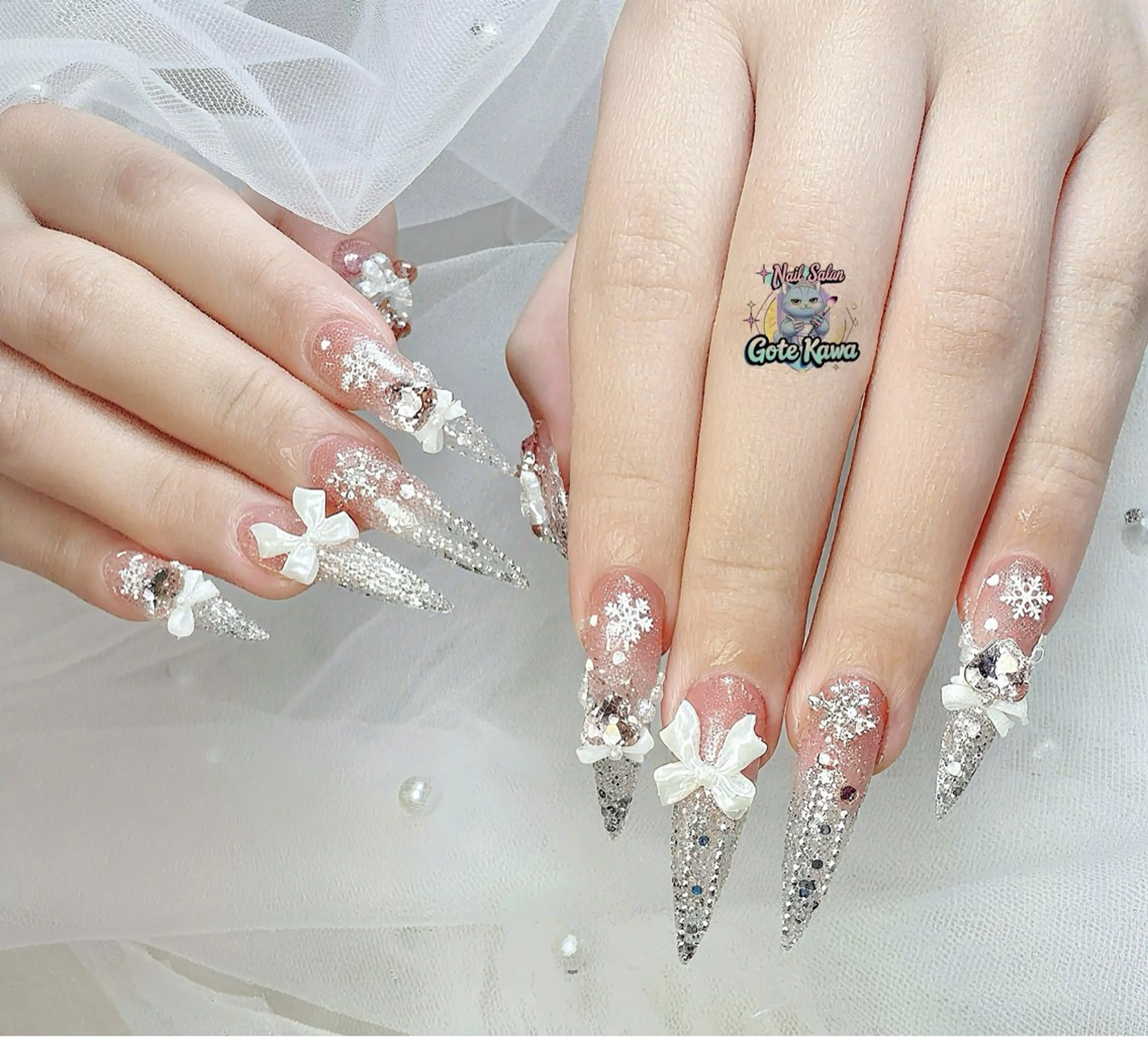 ネイル キラキラネイル ロングネイル 持ち込み リボン ネイルチップ ハンドネイル ハンドケア Gote Kawa nail salonのネイルデザイン