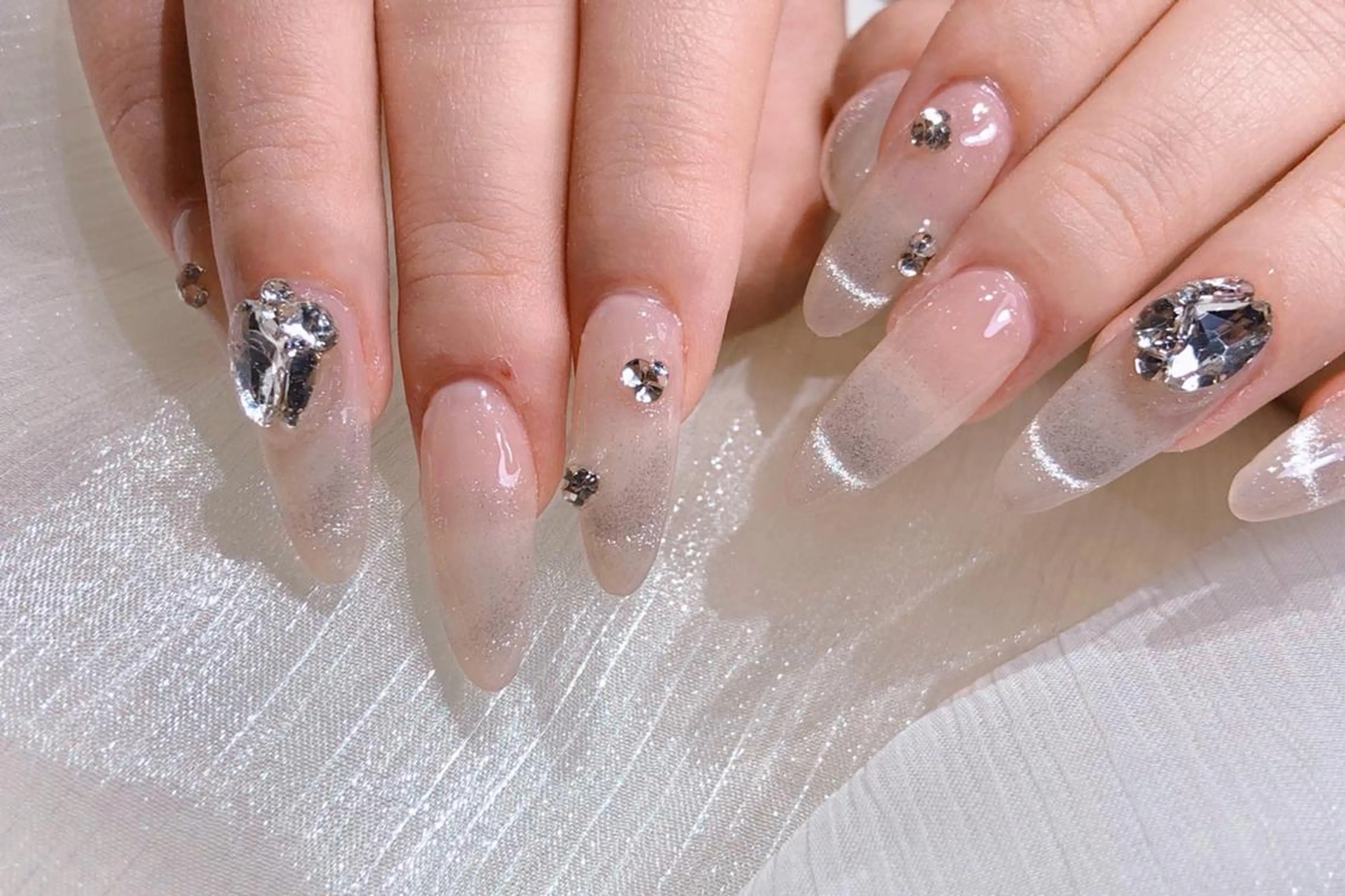 セミロング ハンドネイル 💅 リリアのネイルデザイン
