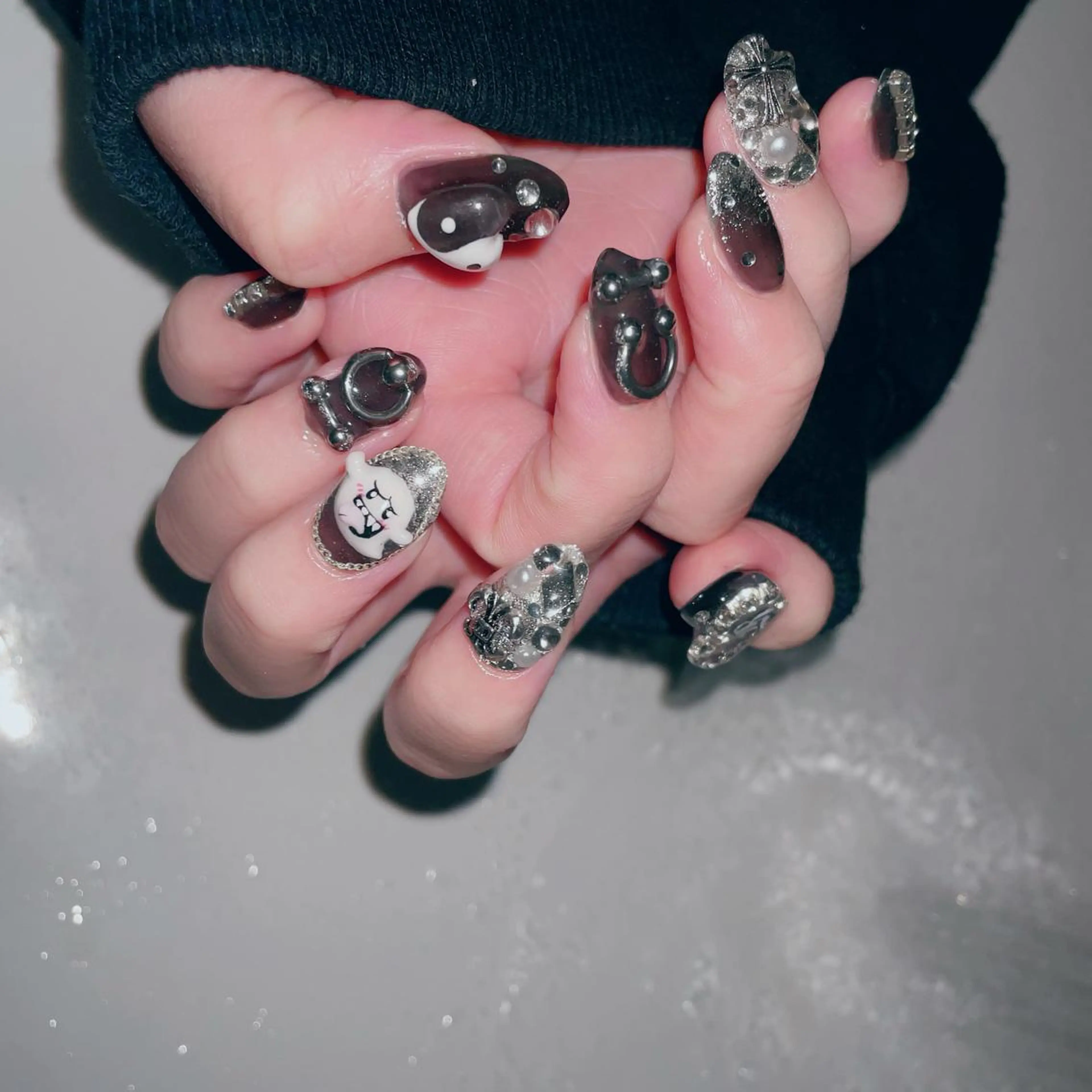 ミディアム ネイル ハンドネイル ⛓Miyu ⛓のネイルデザイン