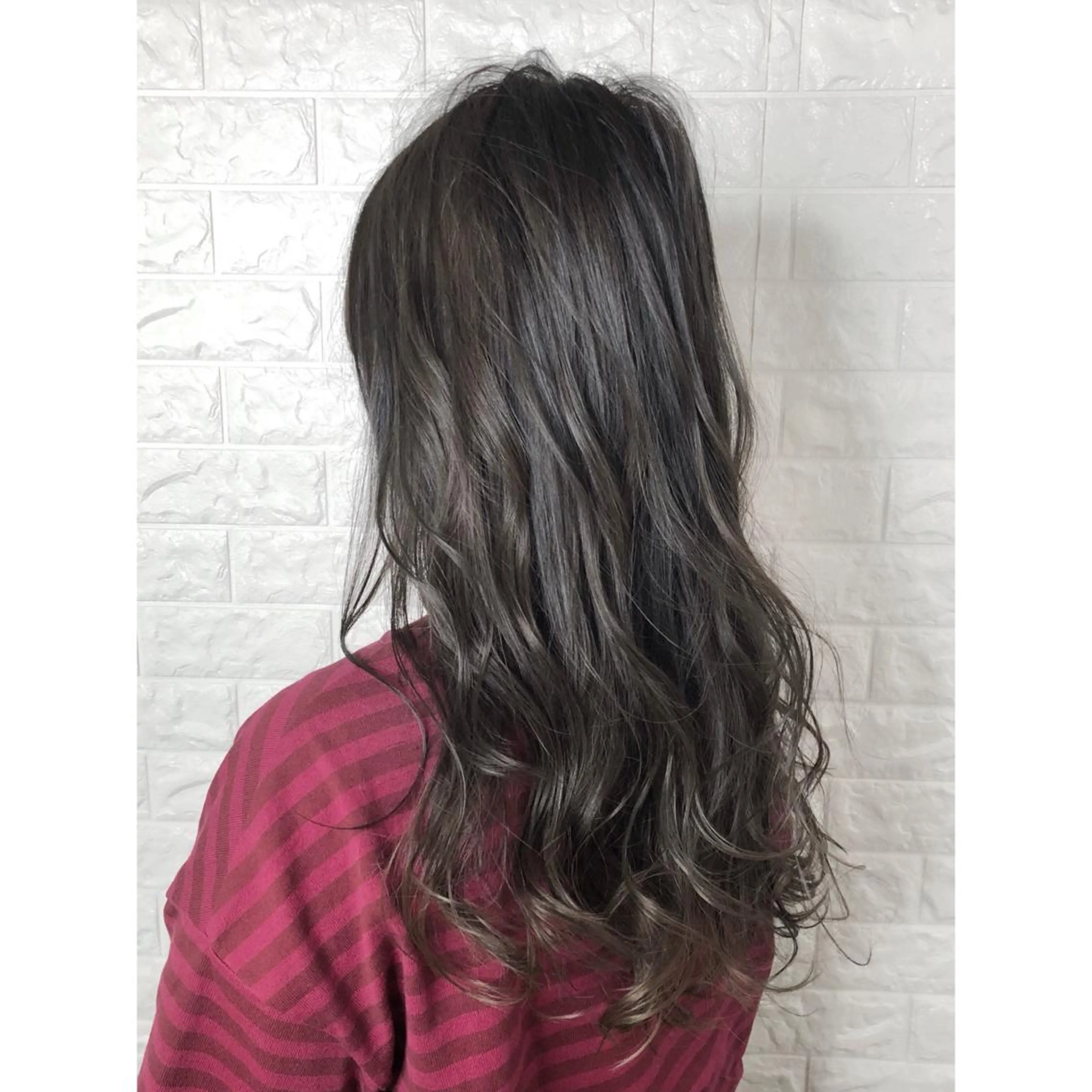 セミロング カラー 透明感カラー ダークグレー ダークグレージュ グレージュ ハイライトカラー カット ヘアカラー トリートメント 髪質改善特化KIZU /艶髪研究（京都）のヘアスタイル